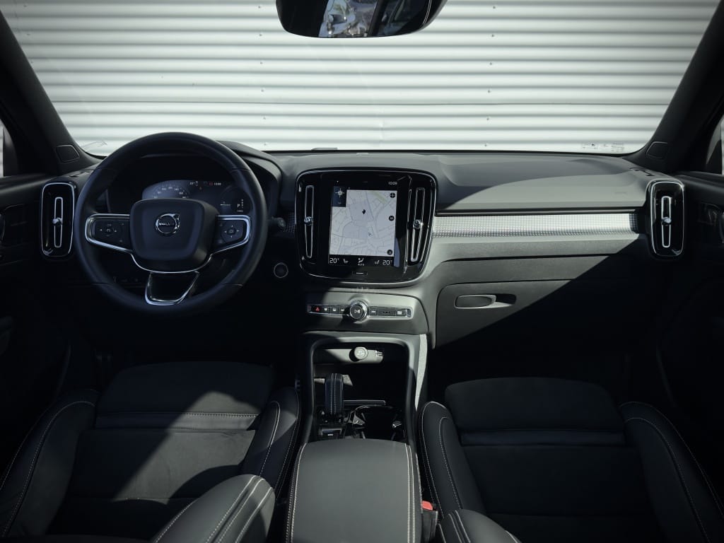 Volvo XC40 — foto 17