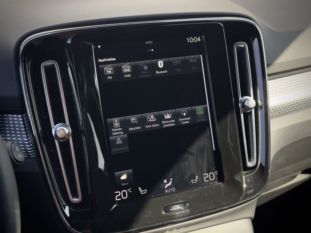 Volvo XC40 — foto 22