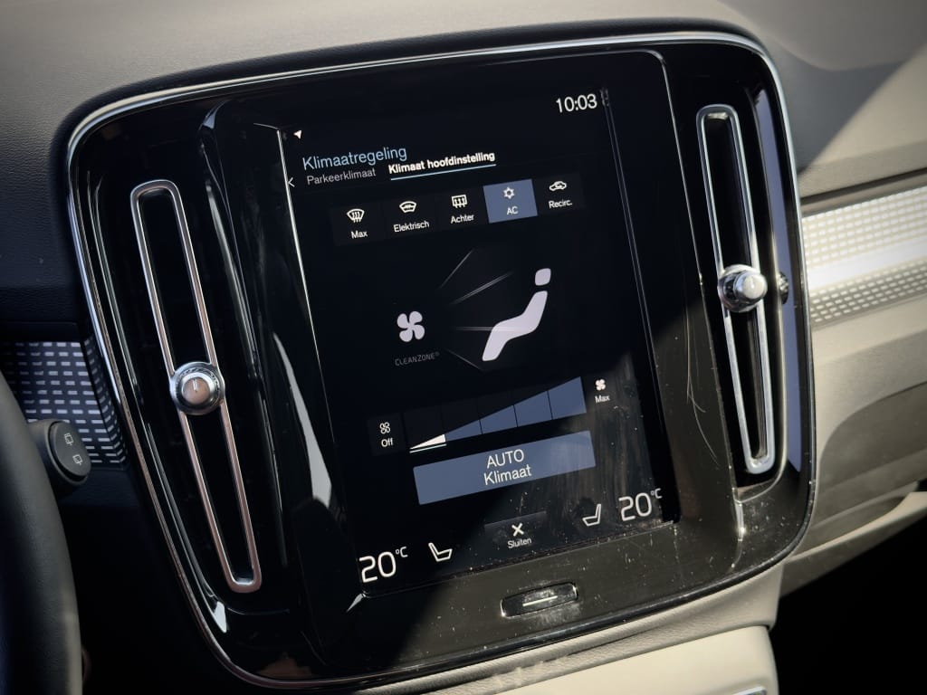Volvo XC40 — foto 23