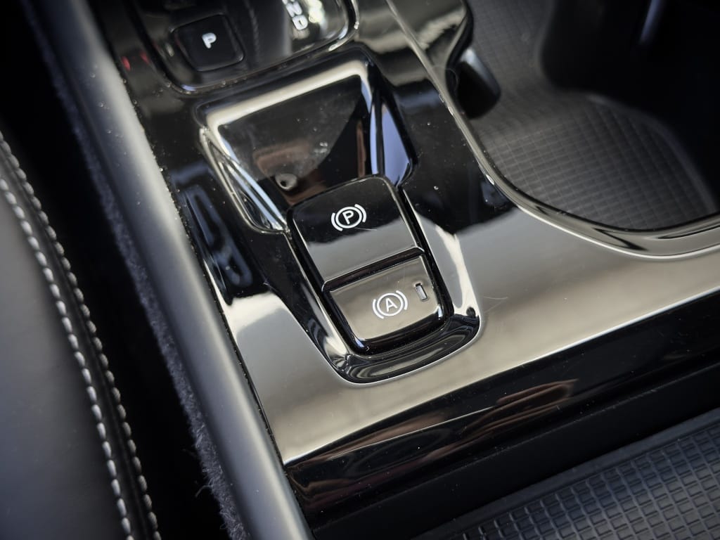 Volvo XC40 — foto 32