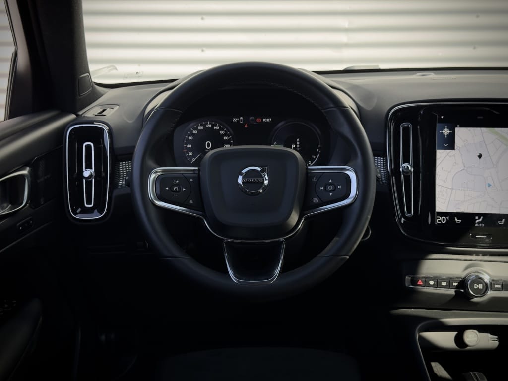 Volvo XC40 — foto 37