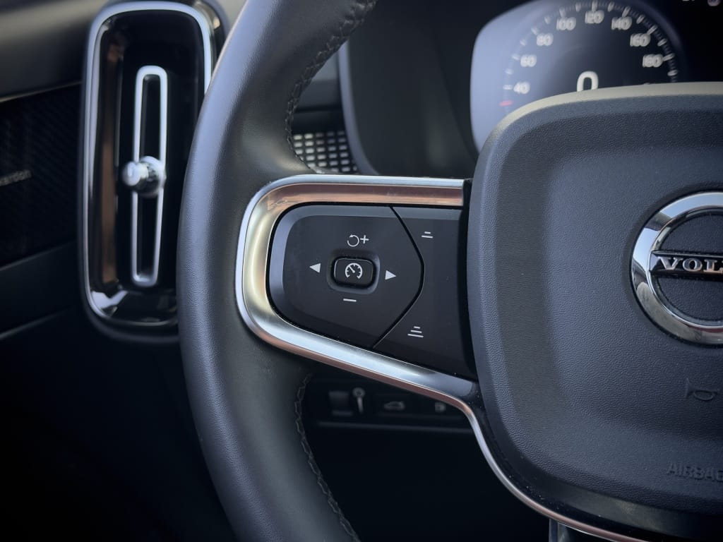 Volvo XC40 — foto 38