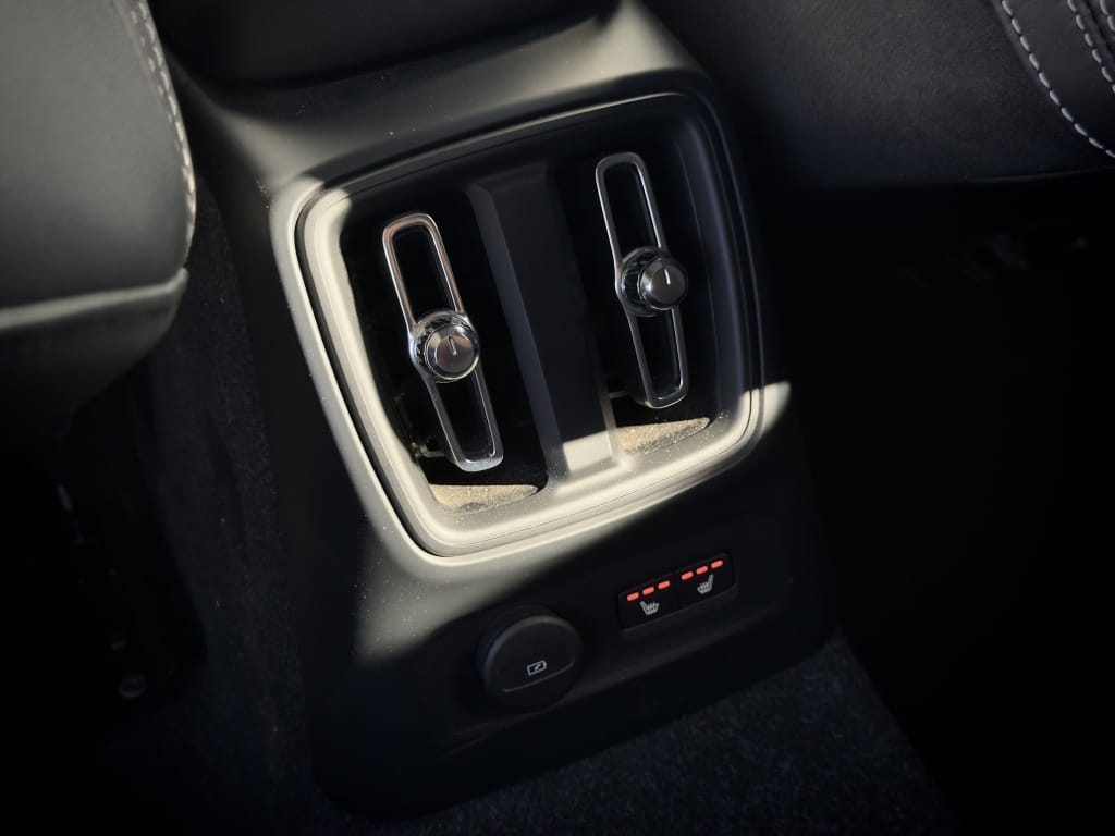 Volvo XC40 — foto 53