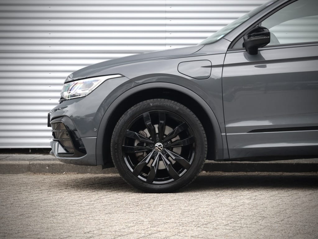 Volkswagen Tiguan — foto 11