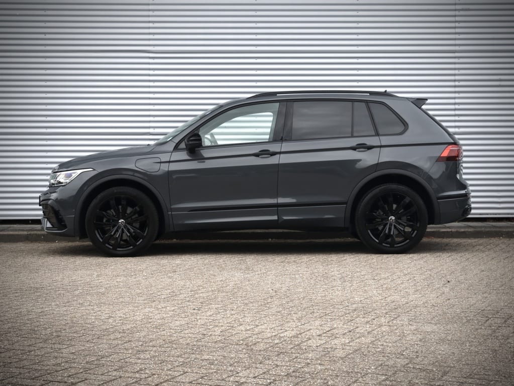 Volkswagen Tiguan — foto 12