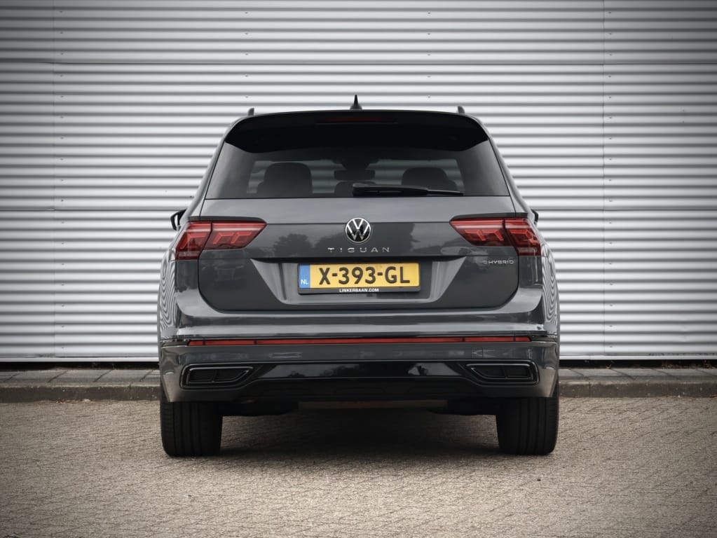 Volkswagen Tiguan — foto 14