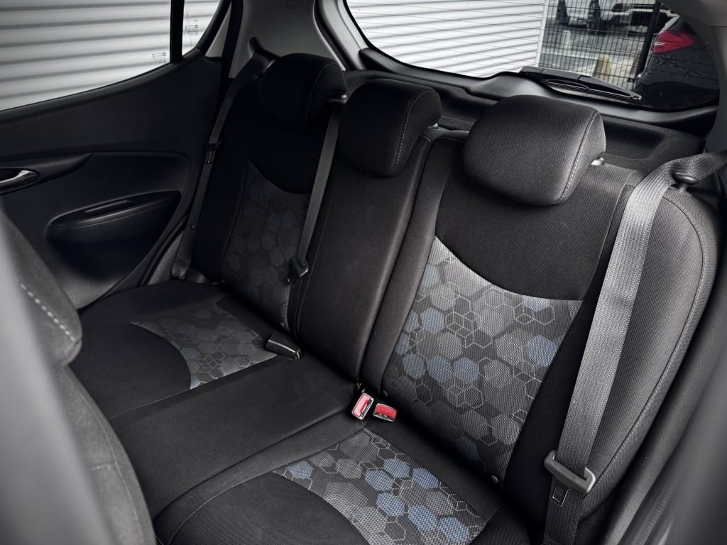 Opel KARL — foto 8
