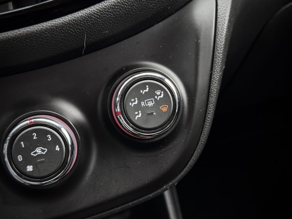 Opel KARL — foto 24
