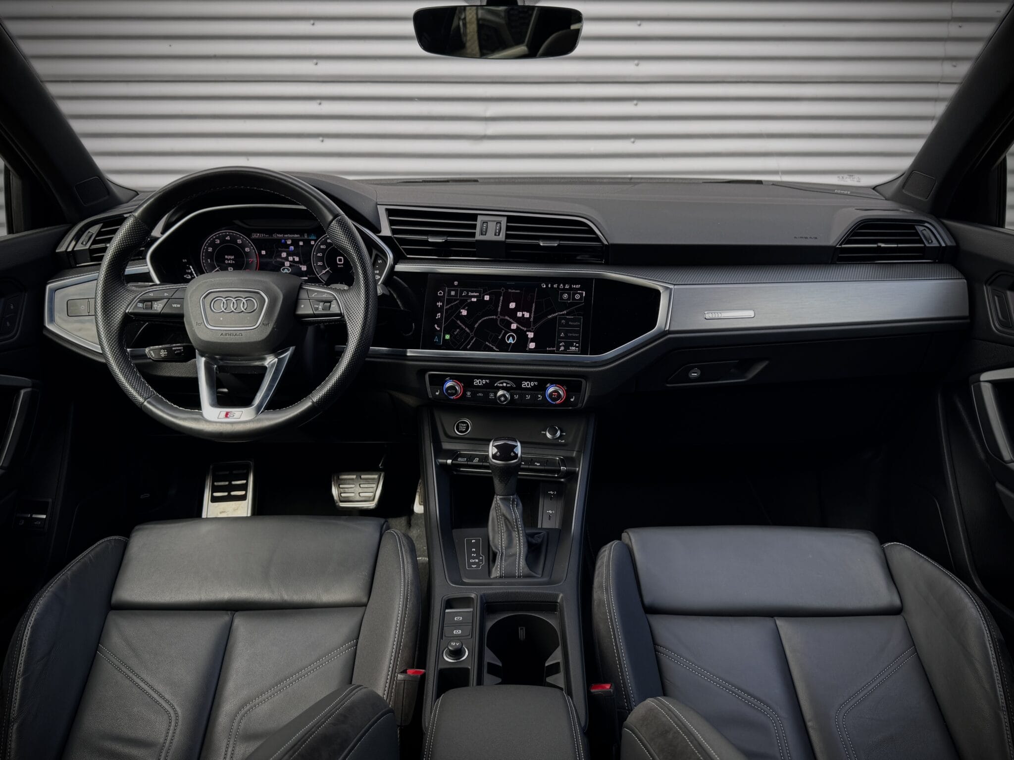 Audi Q3 — foto 12