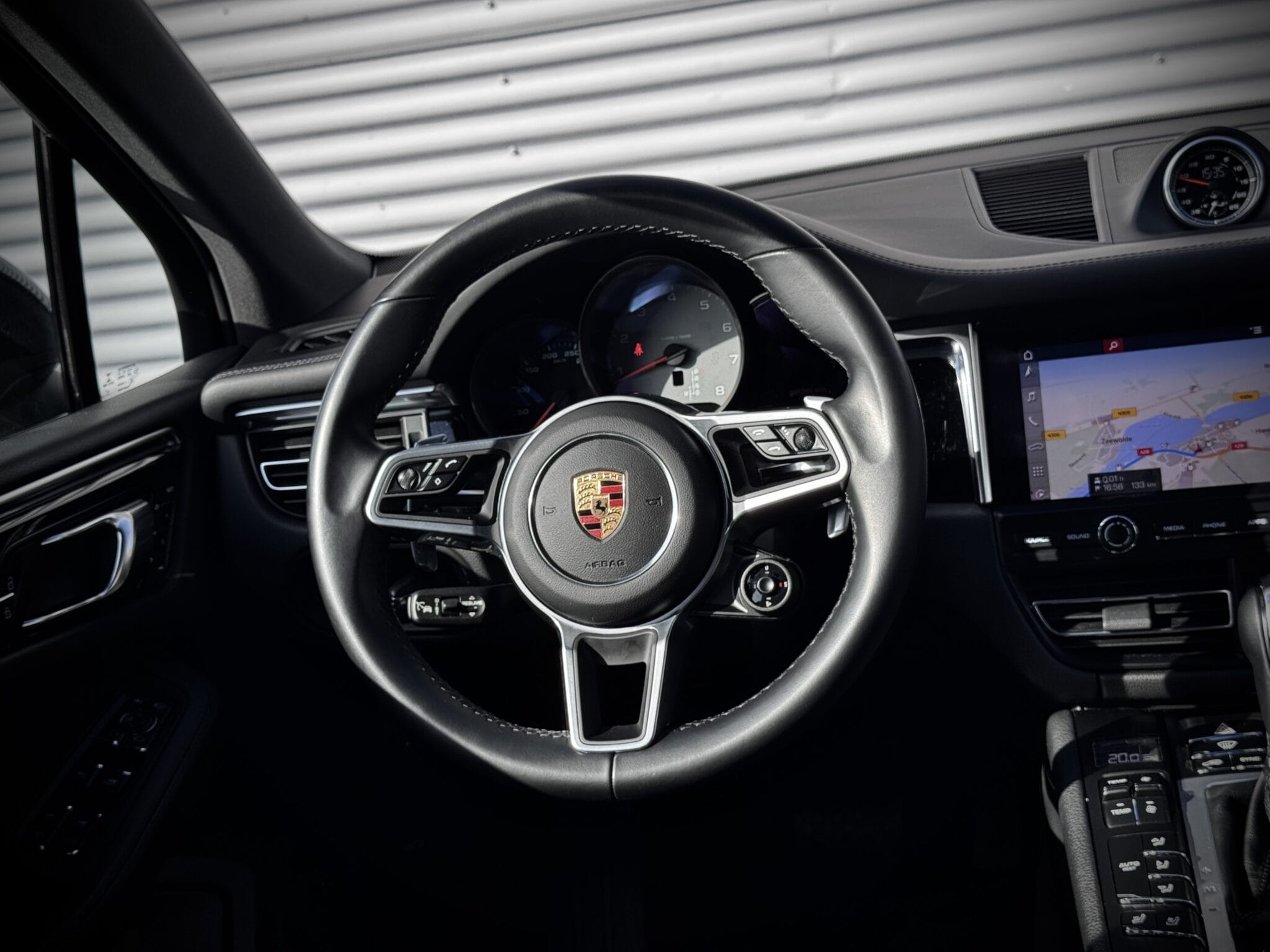 Porsche Macan — foto 12