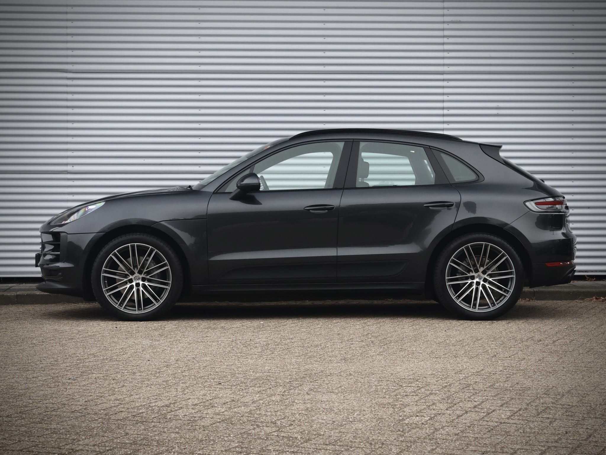 Porsche Macan — foto 10