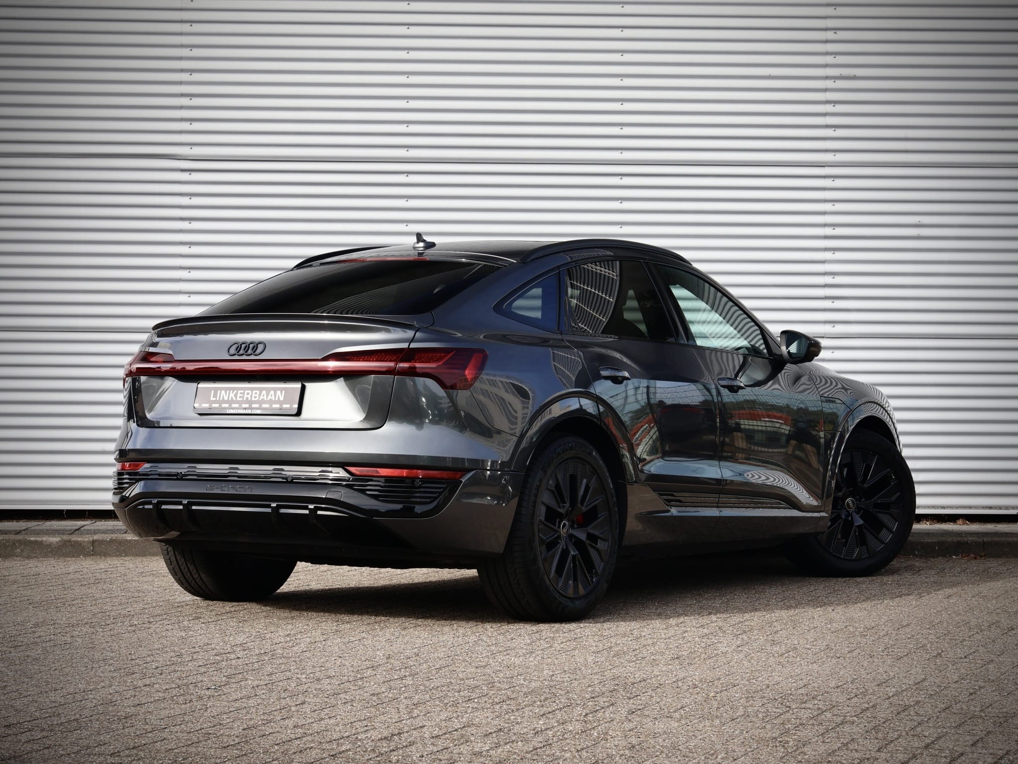 Audi Q8 Sportback e-tron — foto 4