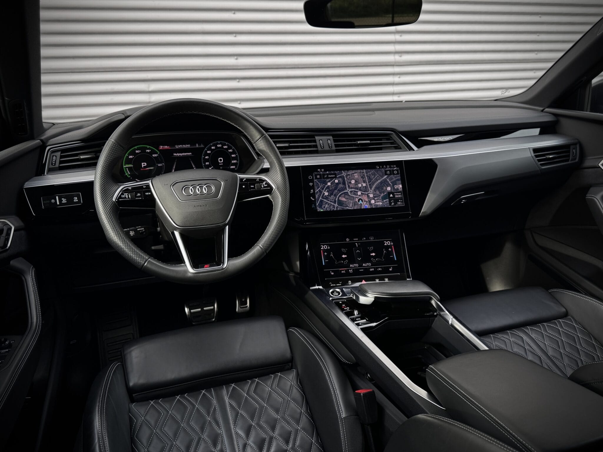Audi Q8 Sportback e-tron — foto 5