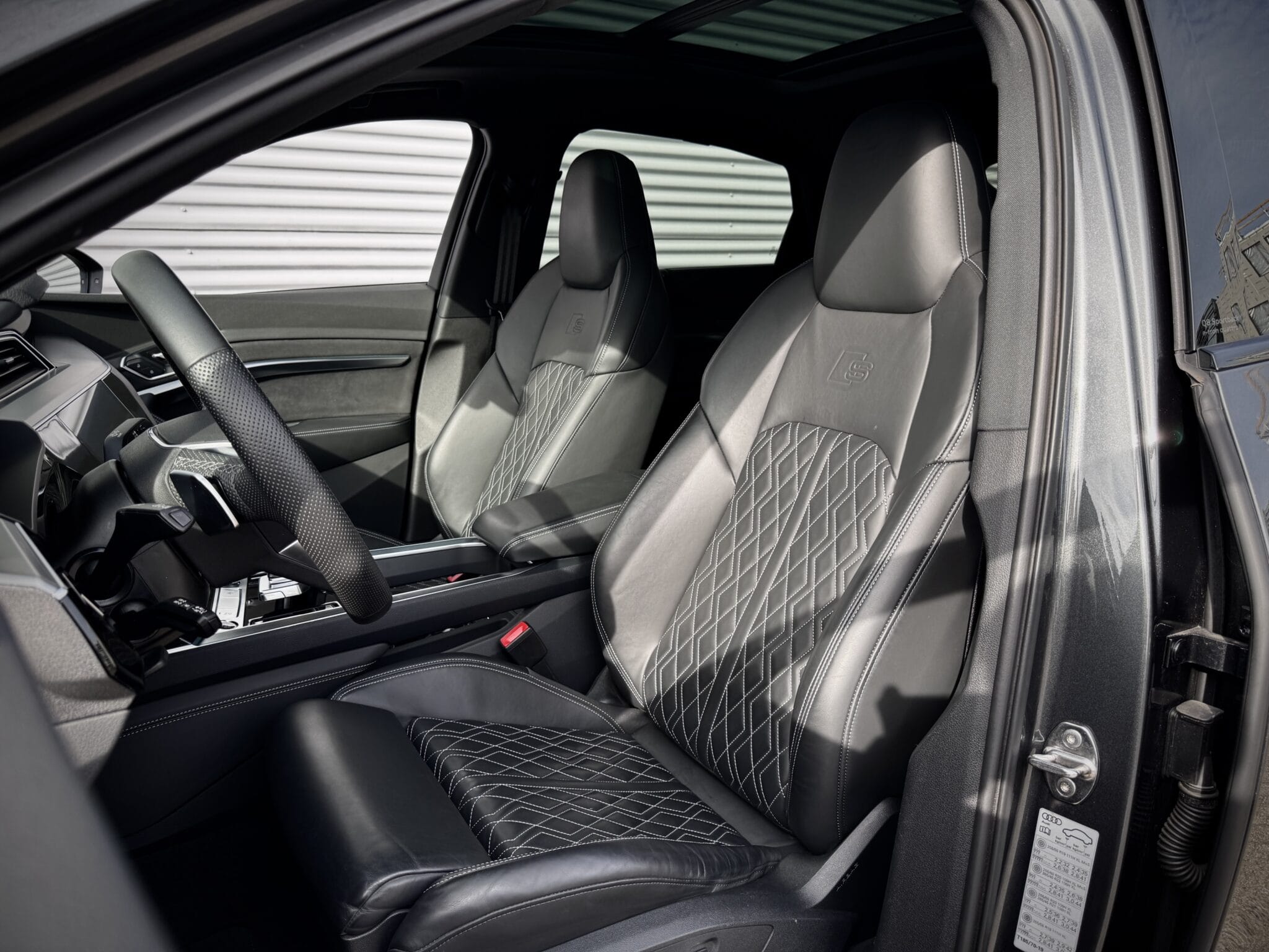 Audi Q8 Sportback e-tron — foto 6