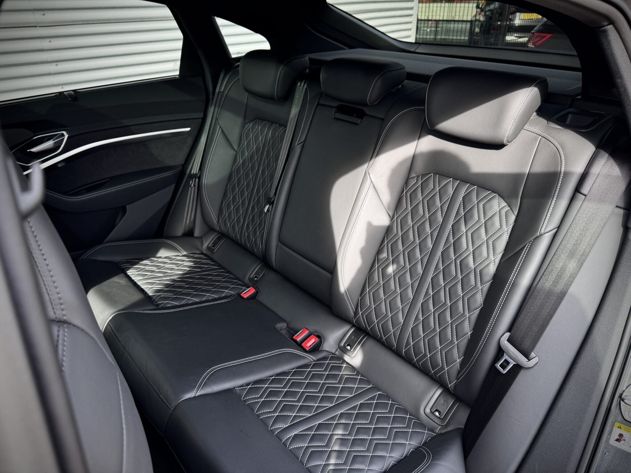 Audi Q8 Sportback e-tron — foto 7