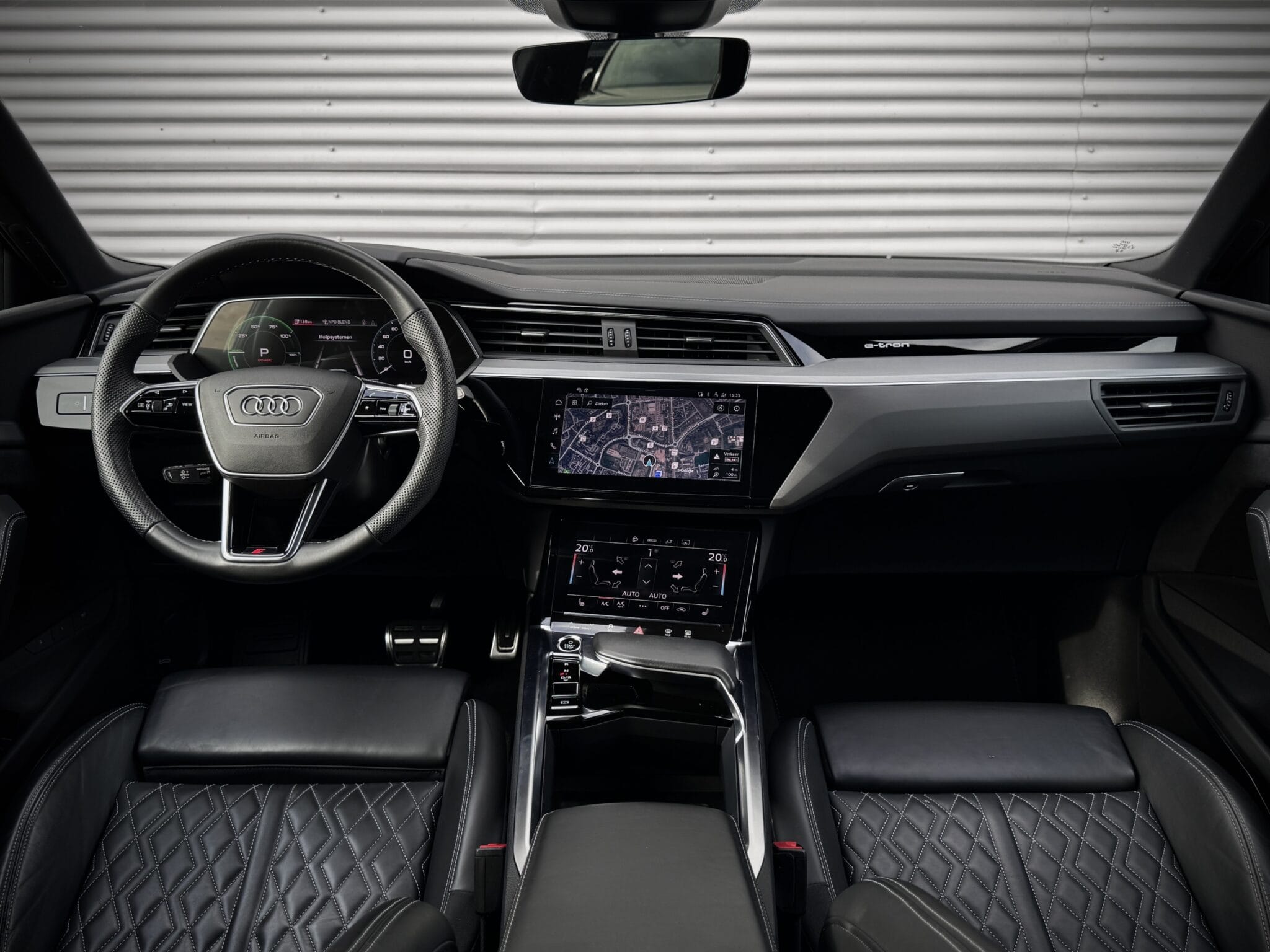 Audi Q8 Sportback e-tron — foto 9