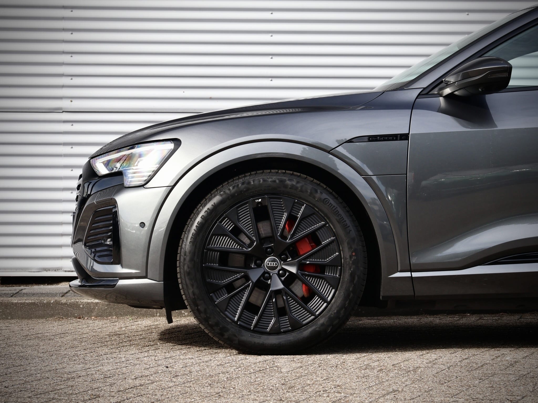 Audi Q8 Sportback e-tron — foto 10