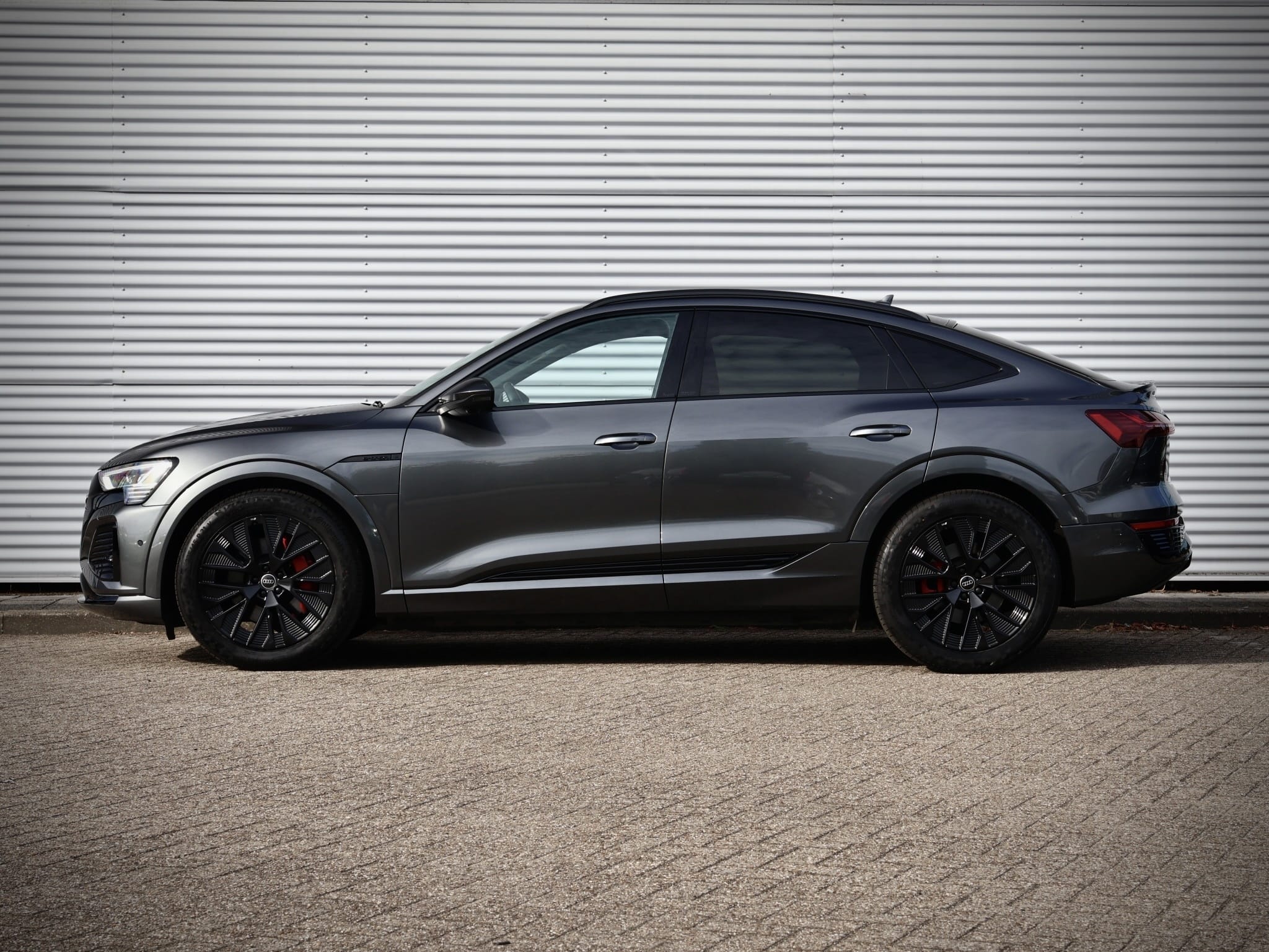 Audi Q8 Sportback e-tron — foto 11