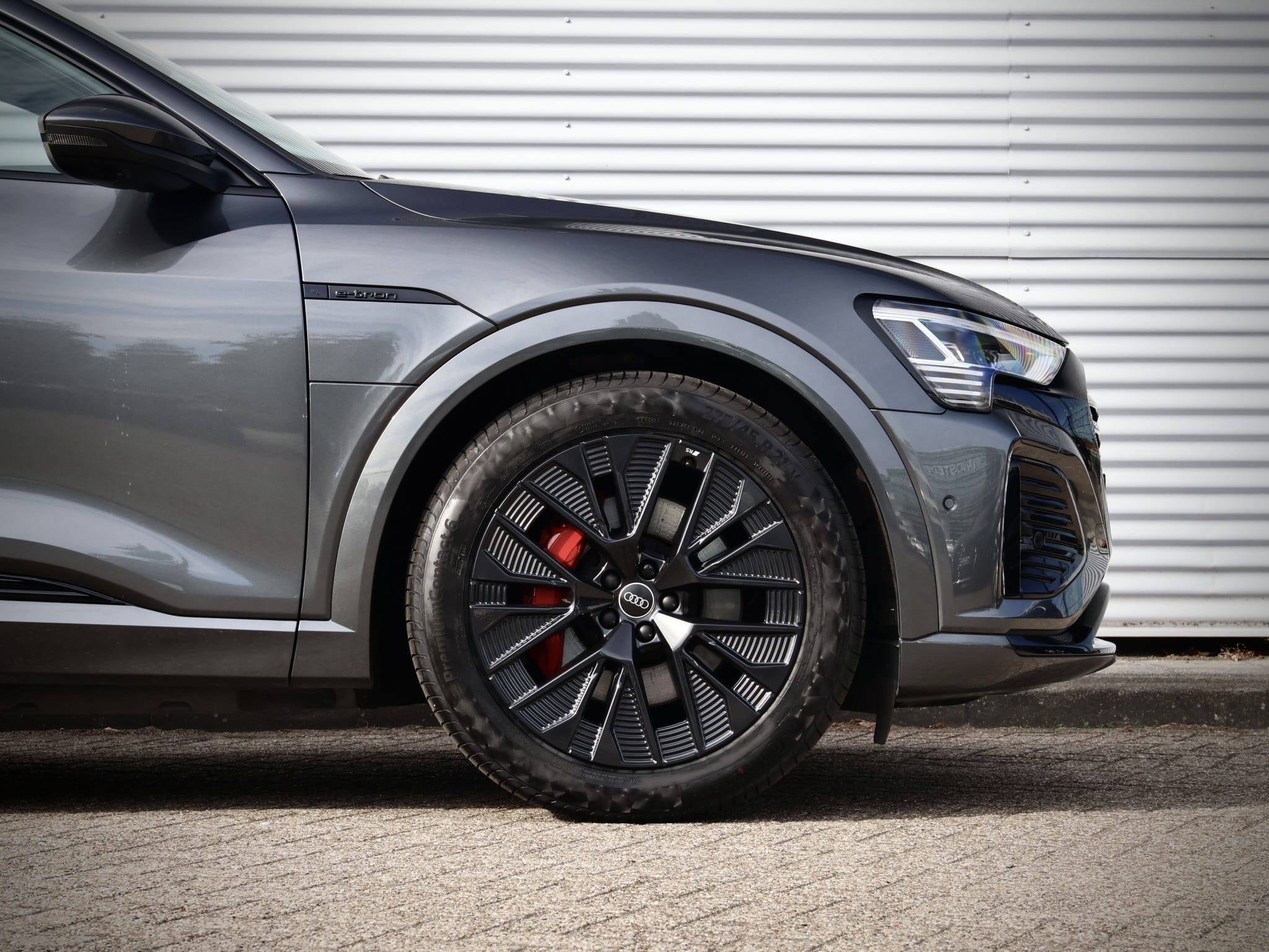 Audi Q8 Sportback e-tron — foto 15