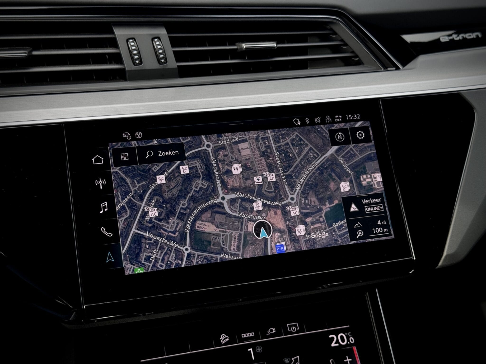 Audi Q8 Sportback e-tron — foto 17