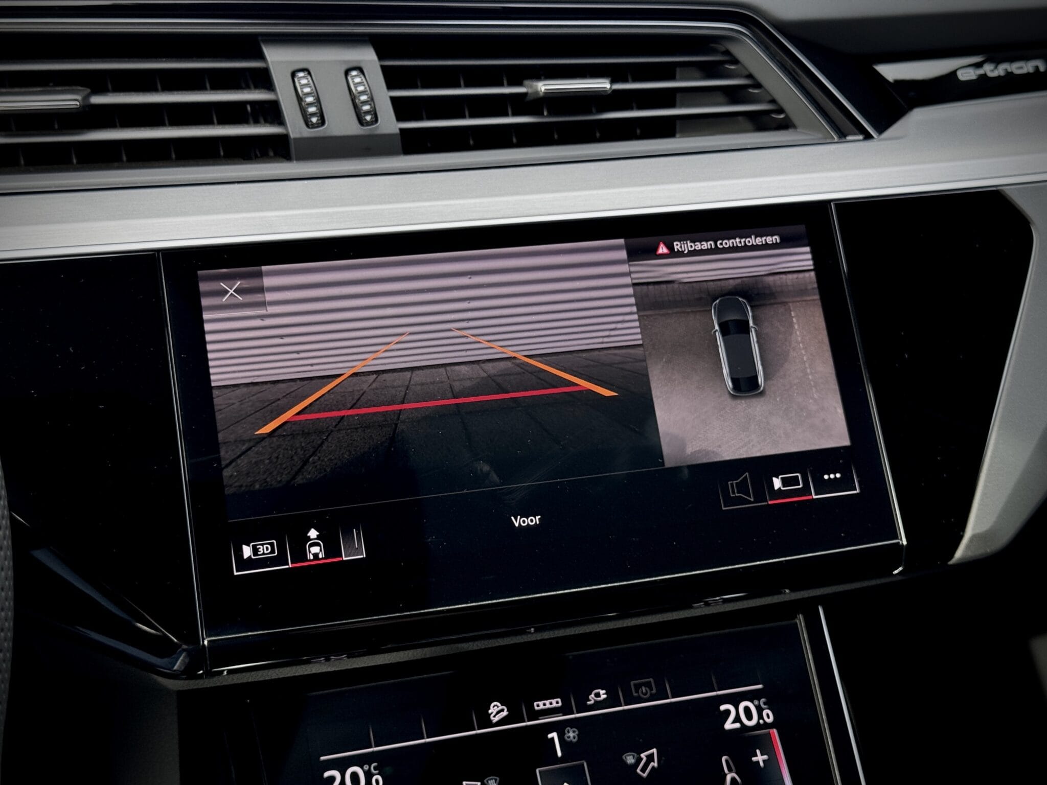 Audi Q8 Sportback e-tron — foto 18