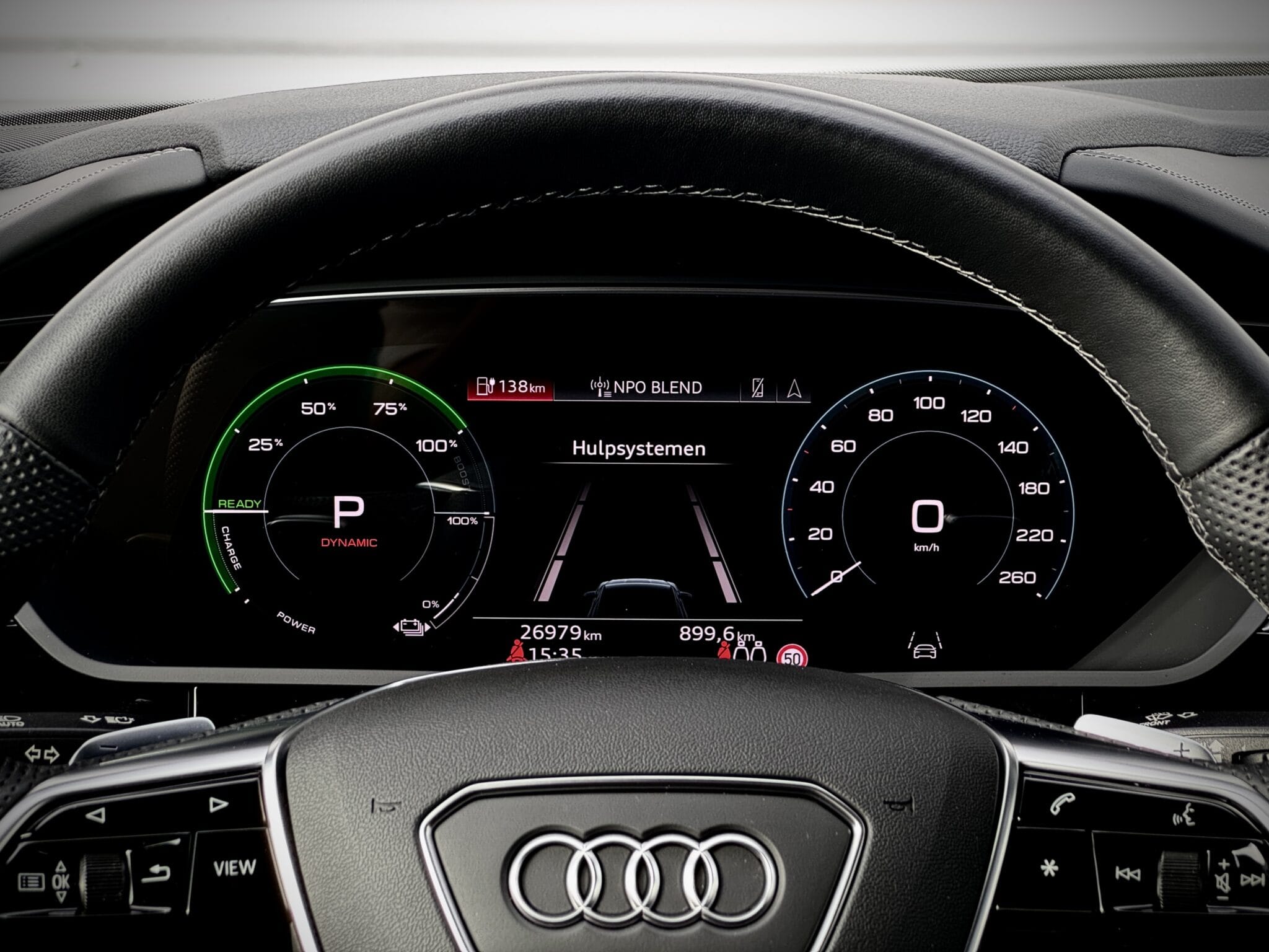Audi Q8 Sportback e-tron — foto 39