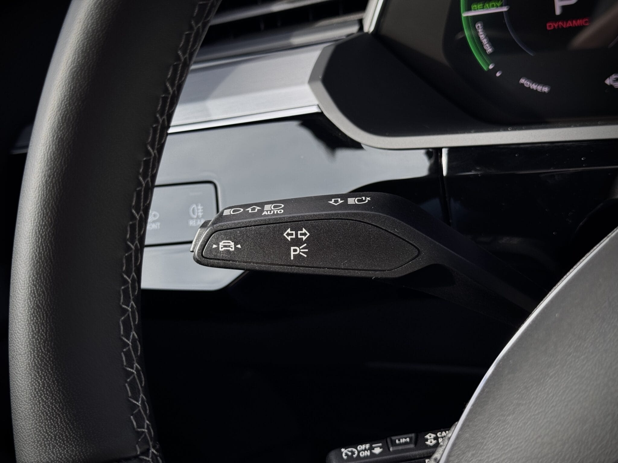 Audi Q8 Sportback e-tron — foto 42