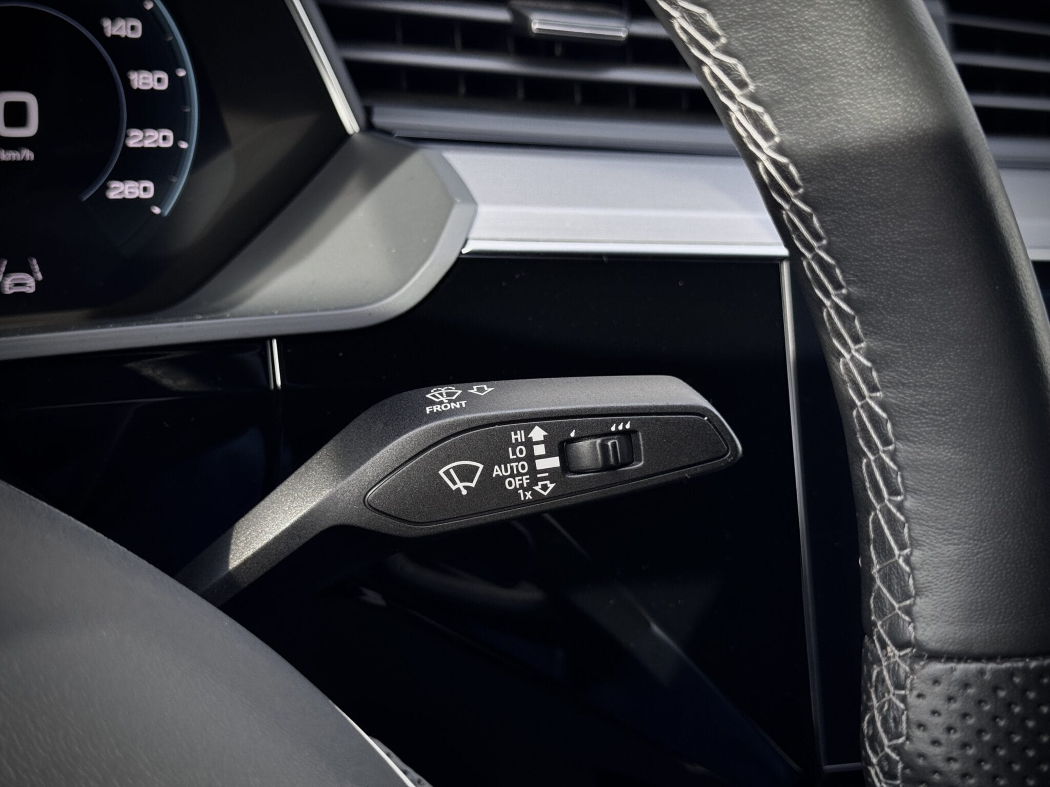 Audi Q8 Sportback e-tron — foto 44
