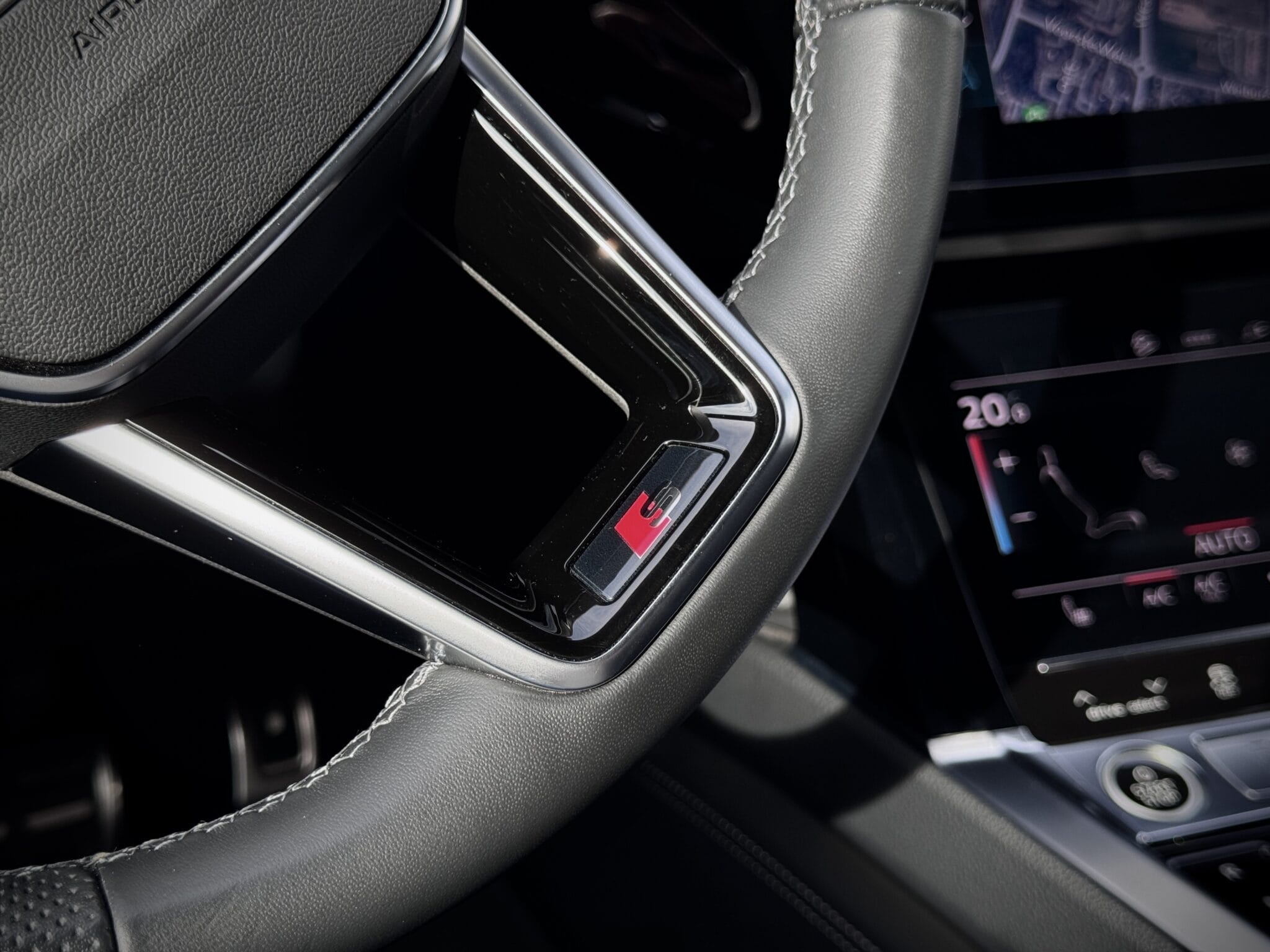 Audi Q8 Sportback e-tron — foto 45