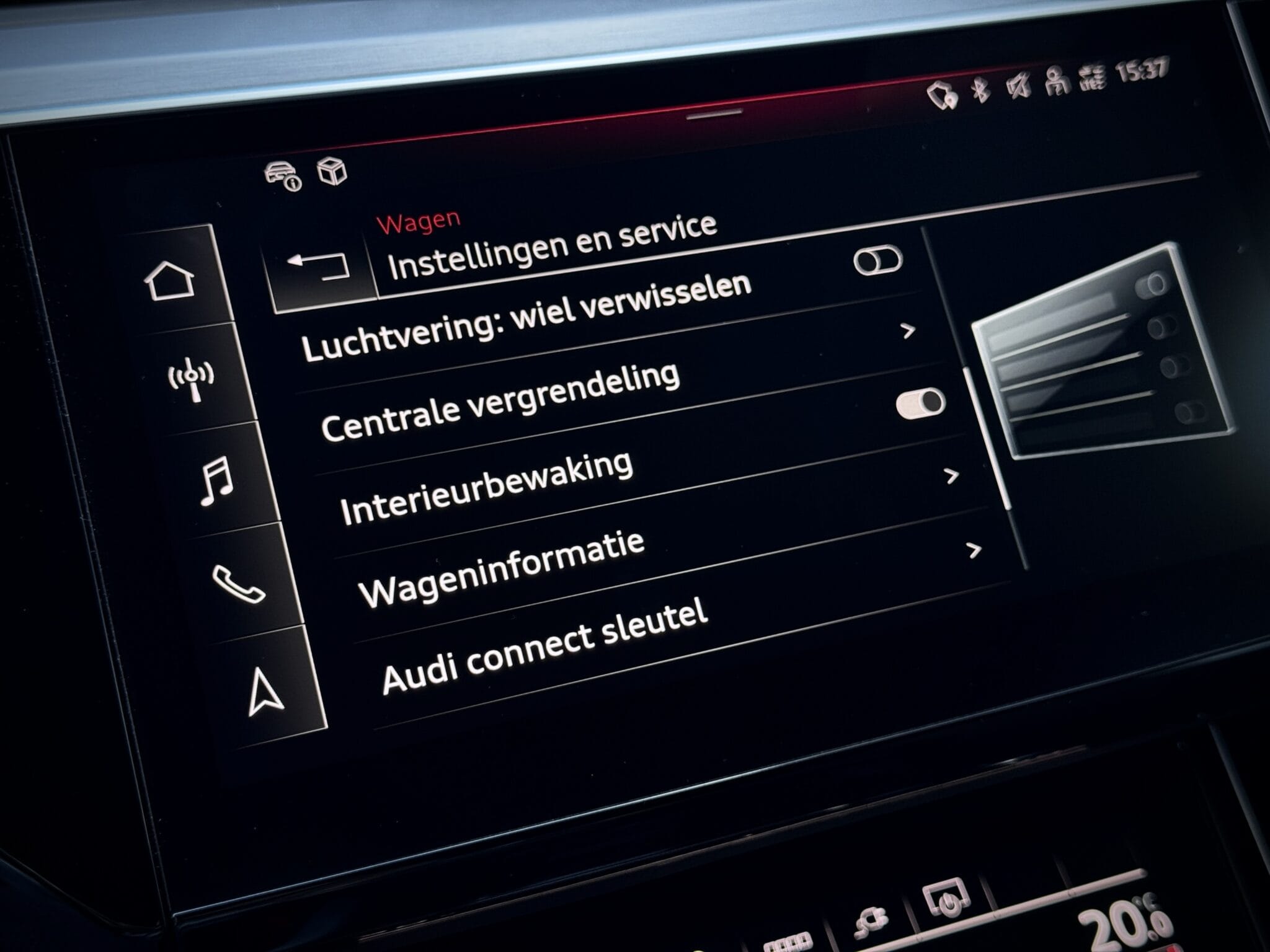 Audi Q8 Sportback e-tron — foto 24