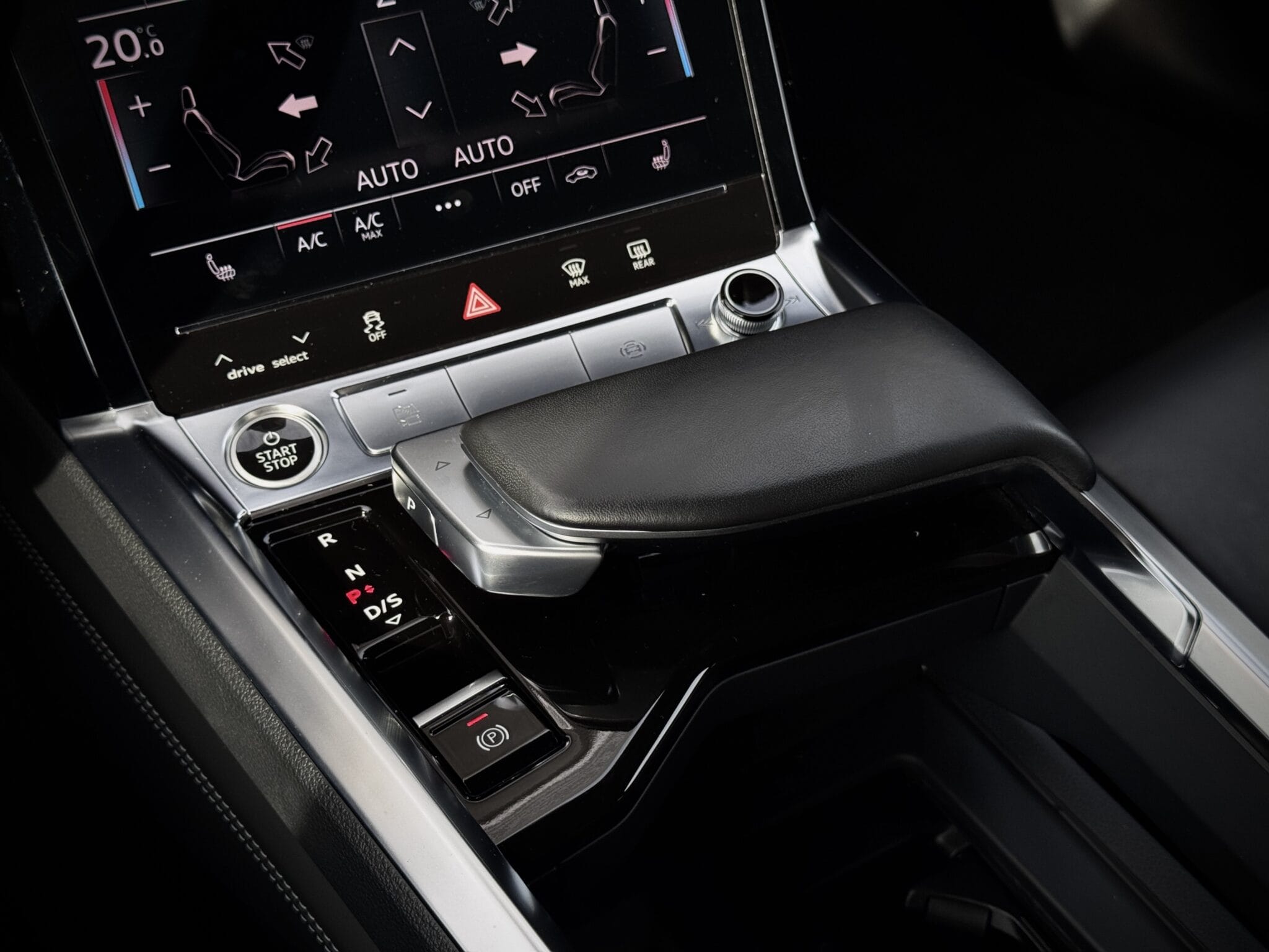 Audi Q8 Sportback e-tron — foto 25