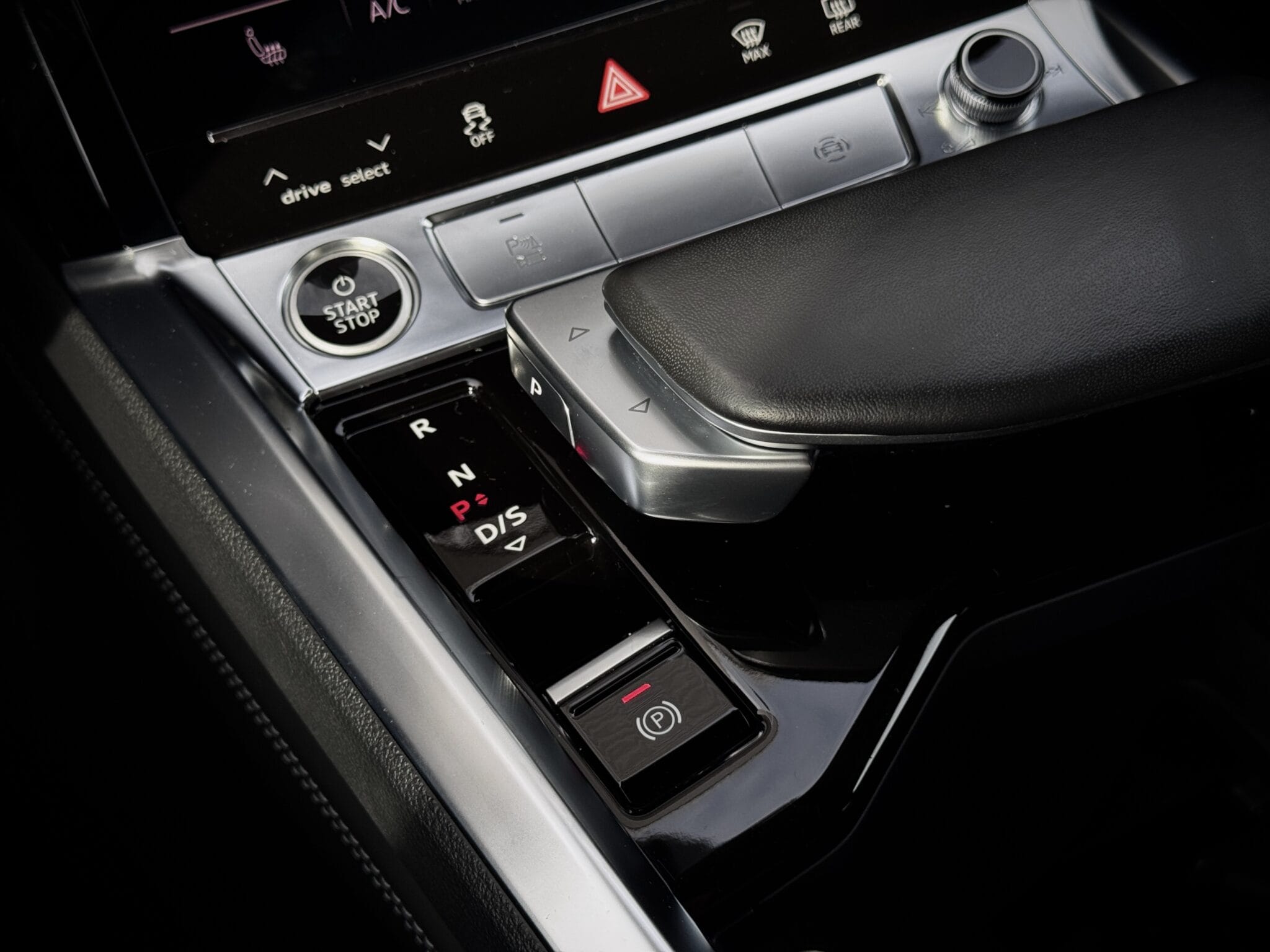 Audi Q8 Sportback e-tron — foto 26