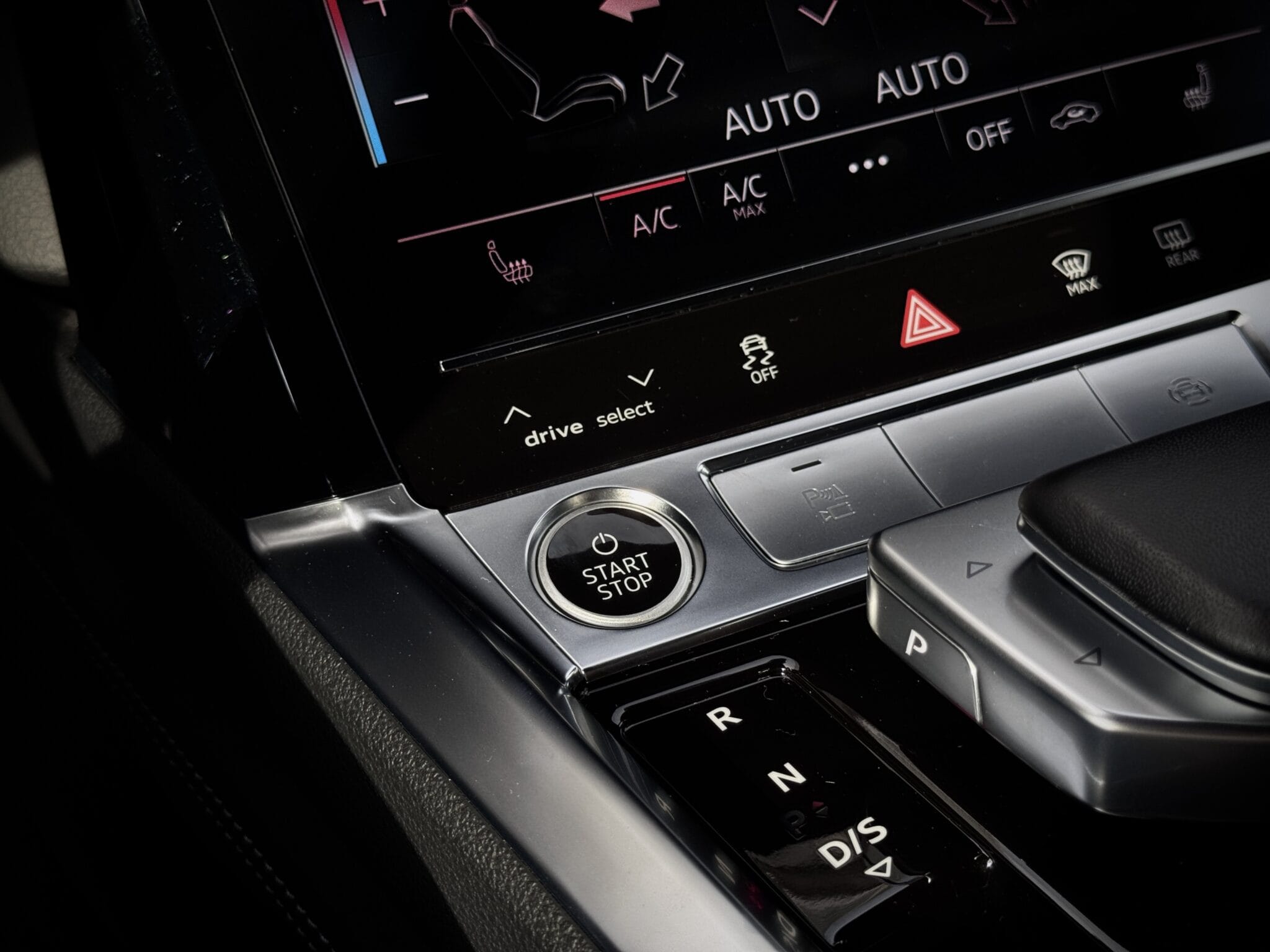 Audi Q8 Sportback e-tron — foto 27