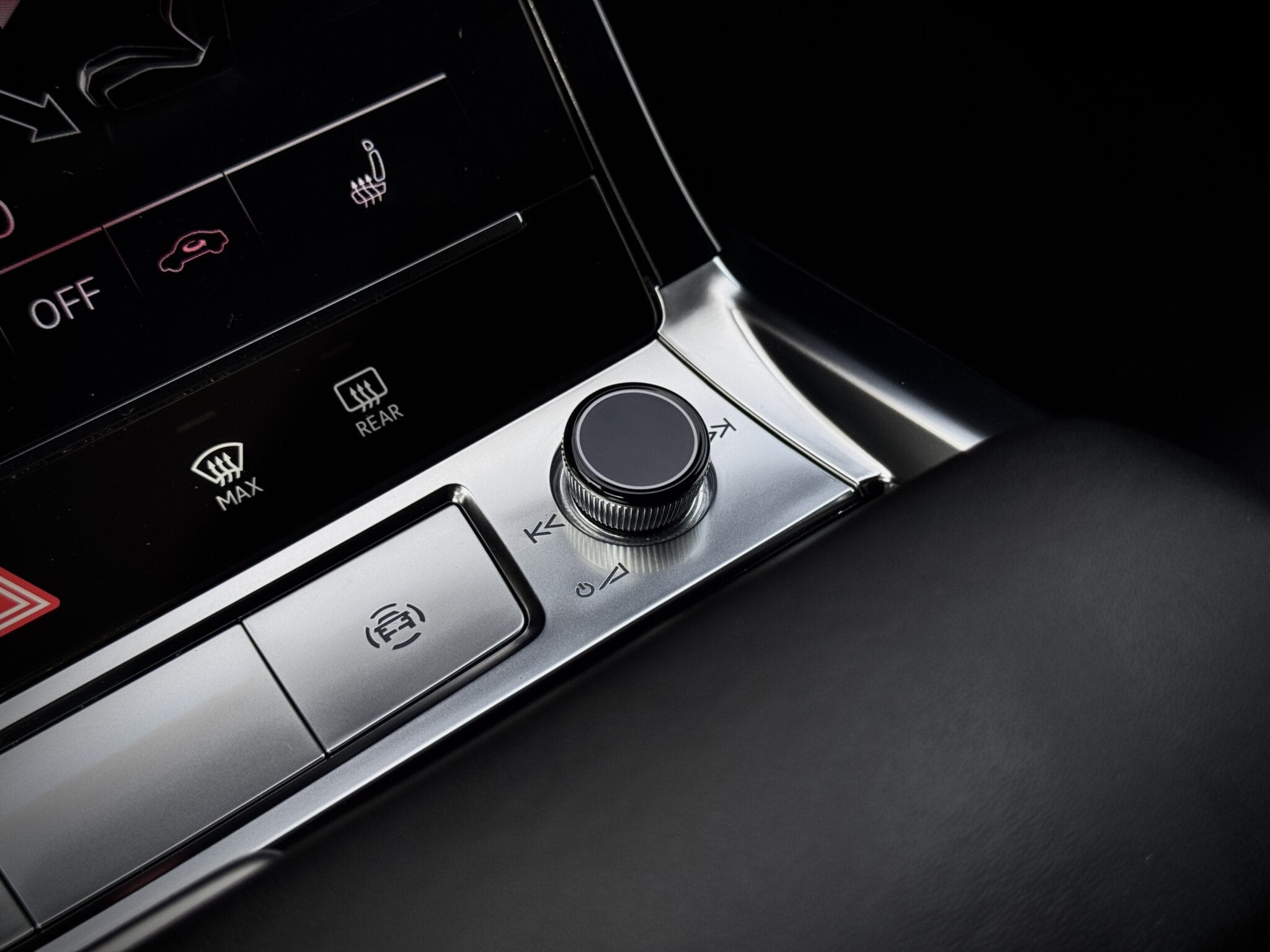Audi Q8 Sportback e-tron — foto 28