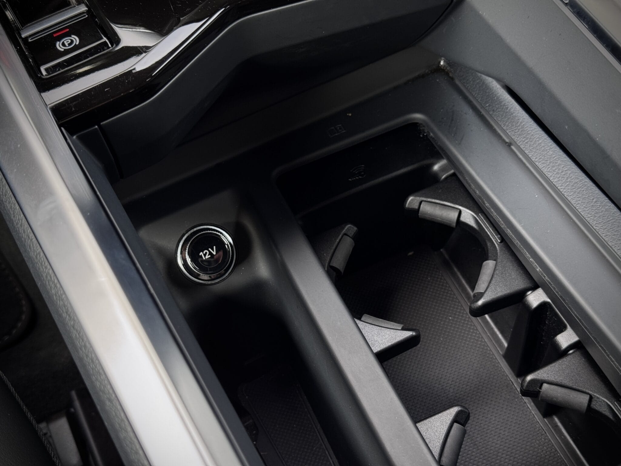 Audi Q8 Sportback e-tron — foto 30