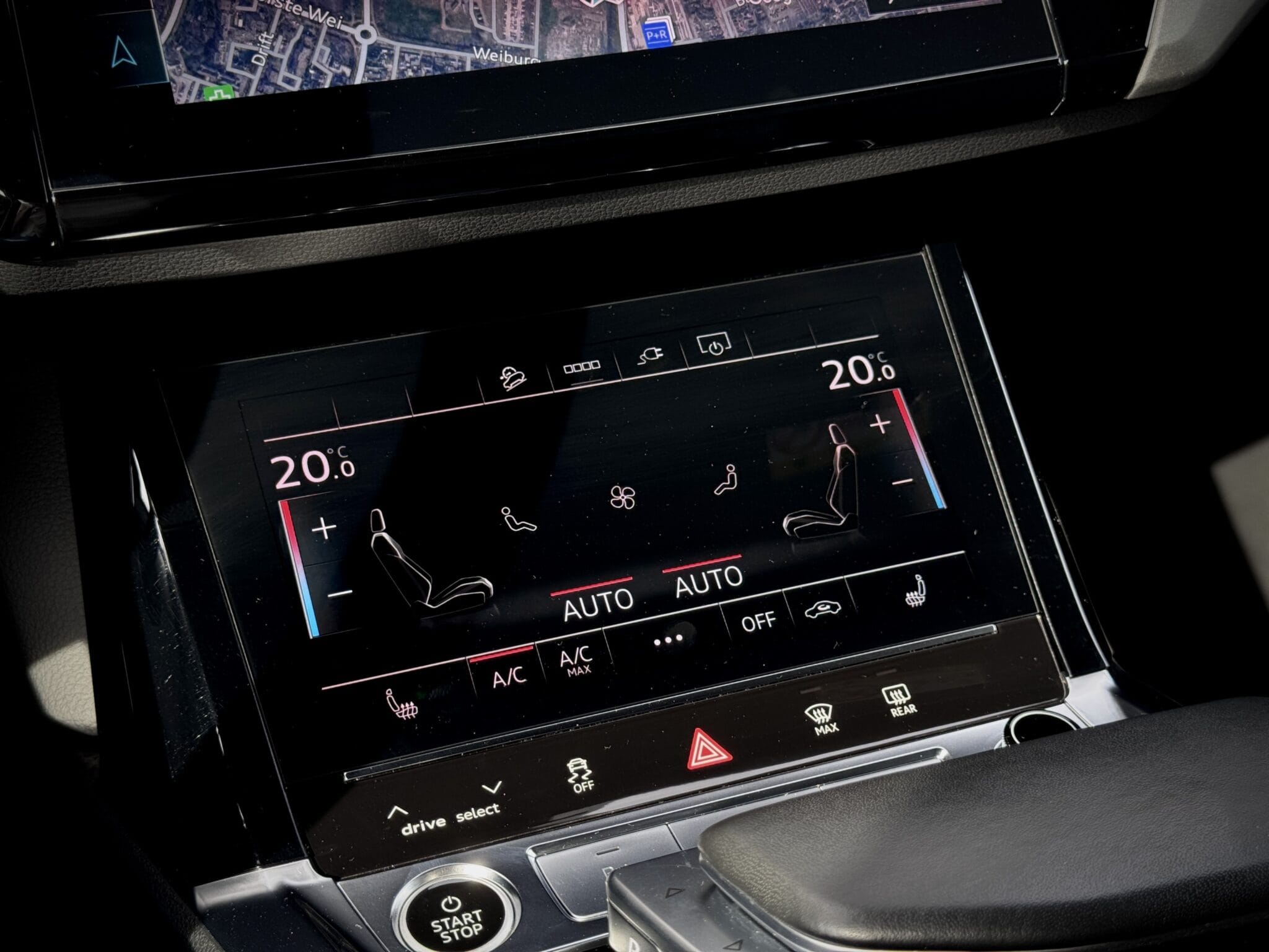 Audi Q8 Sportback e-tron — foto 32