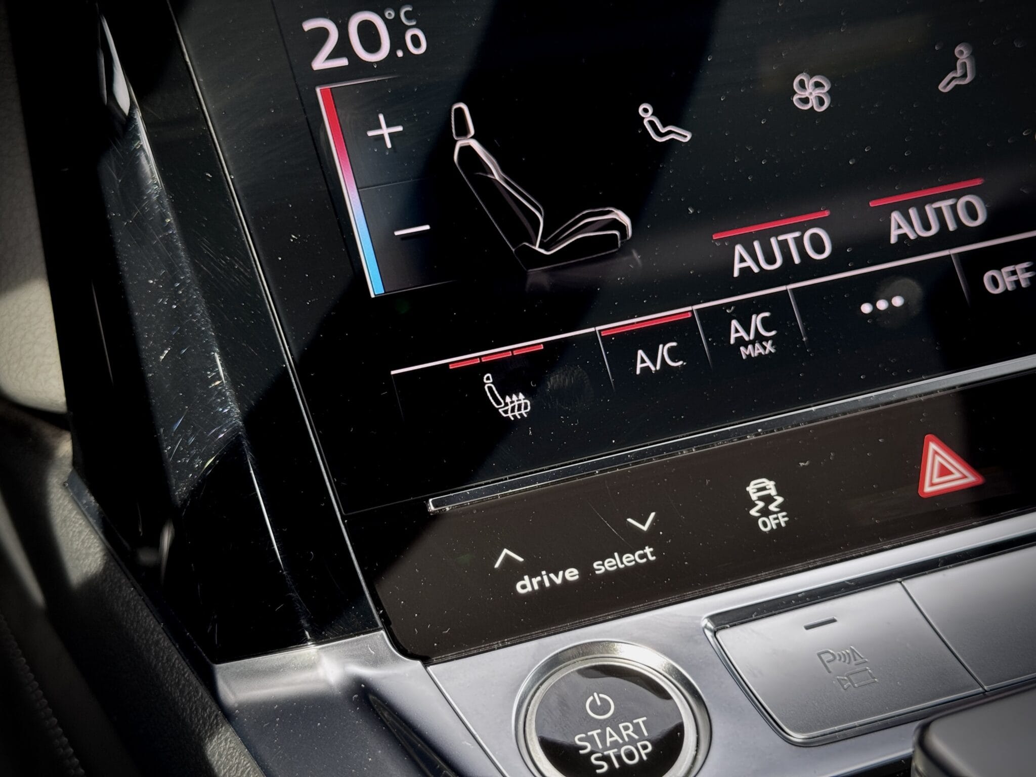 Audi Q8 Sportback e-tron — foto 33
