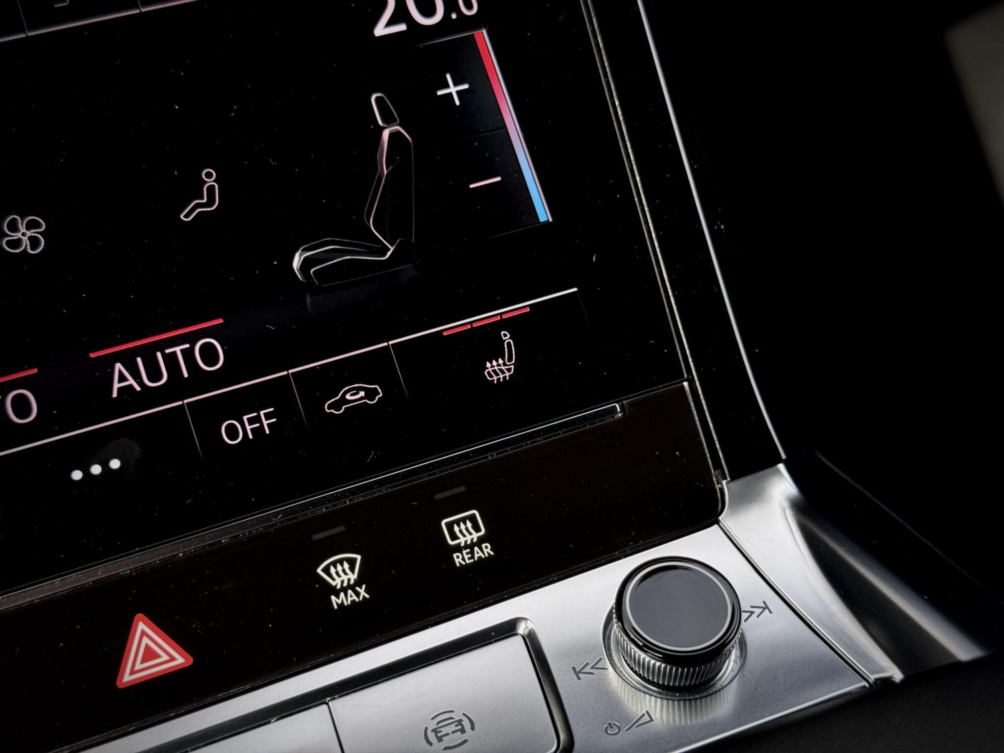 Audi Q8 Sportback e-tron — foto 34