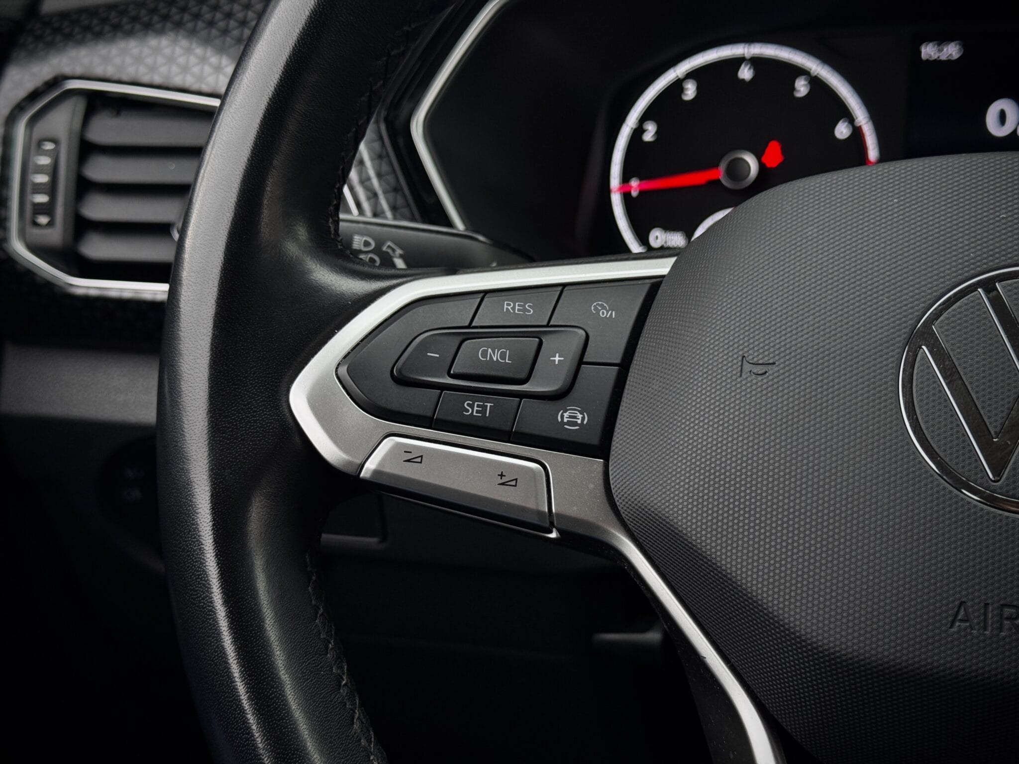 Volkswagen T-Cross — foto 29