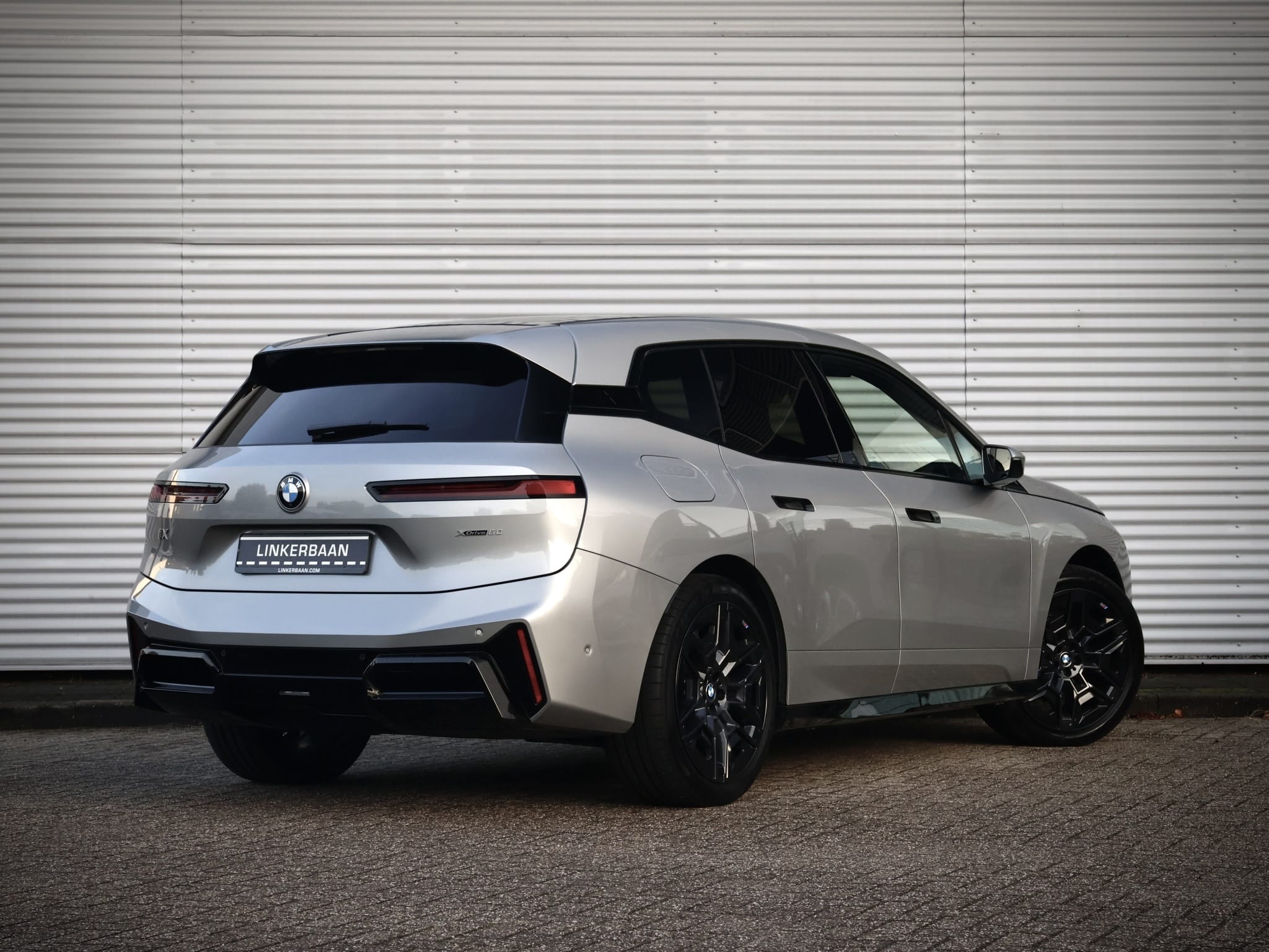 BMW iX — foto 4
