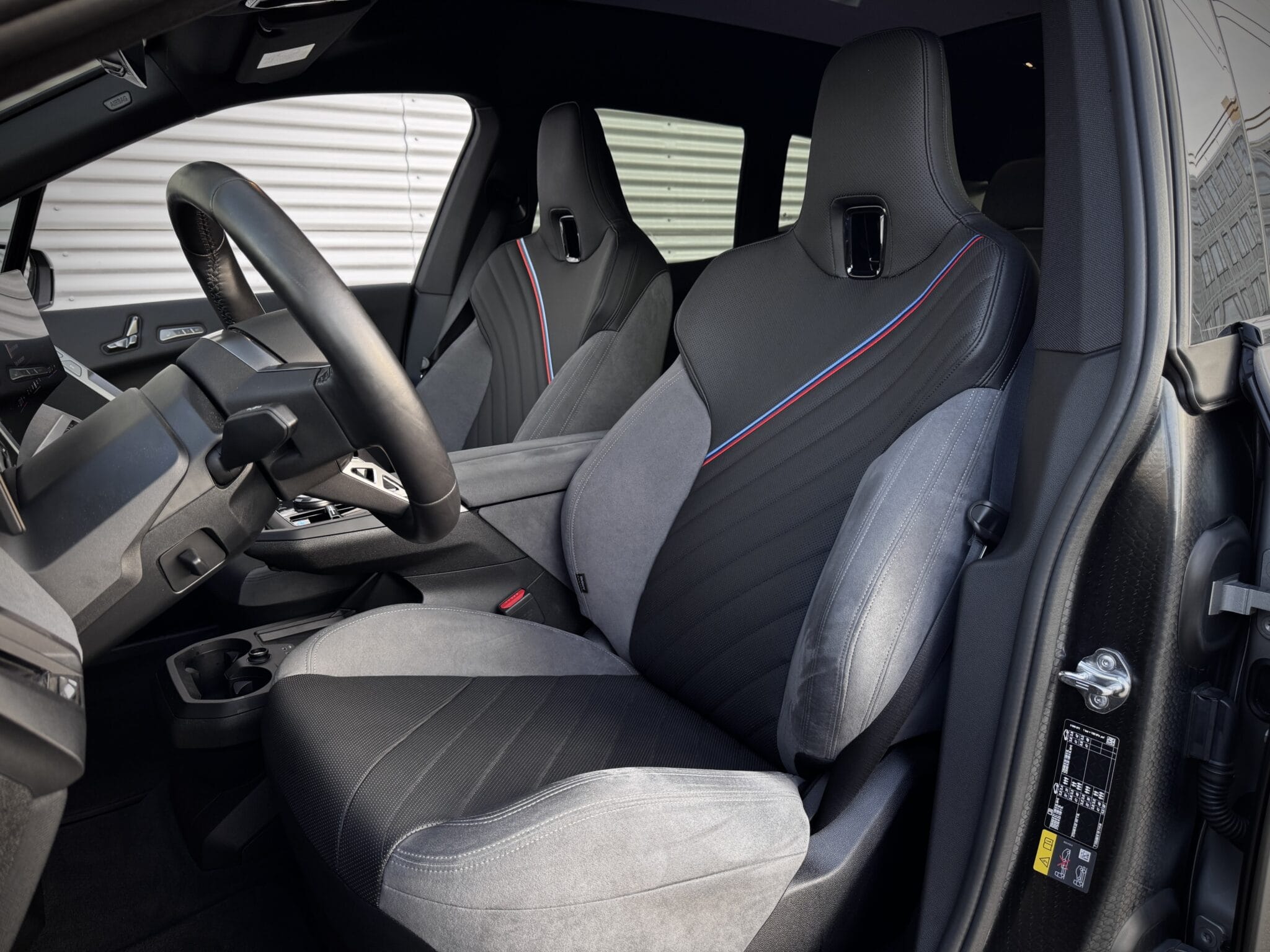 BMW iX — foto 6