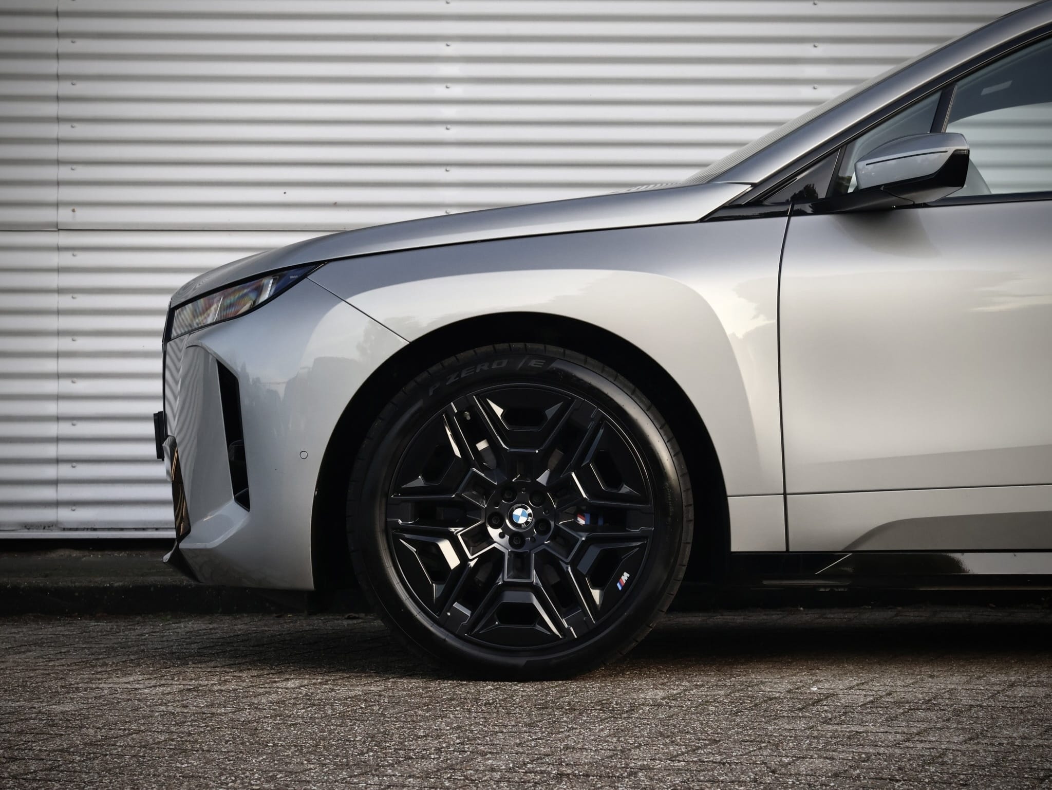 BMW iX — foto 9