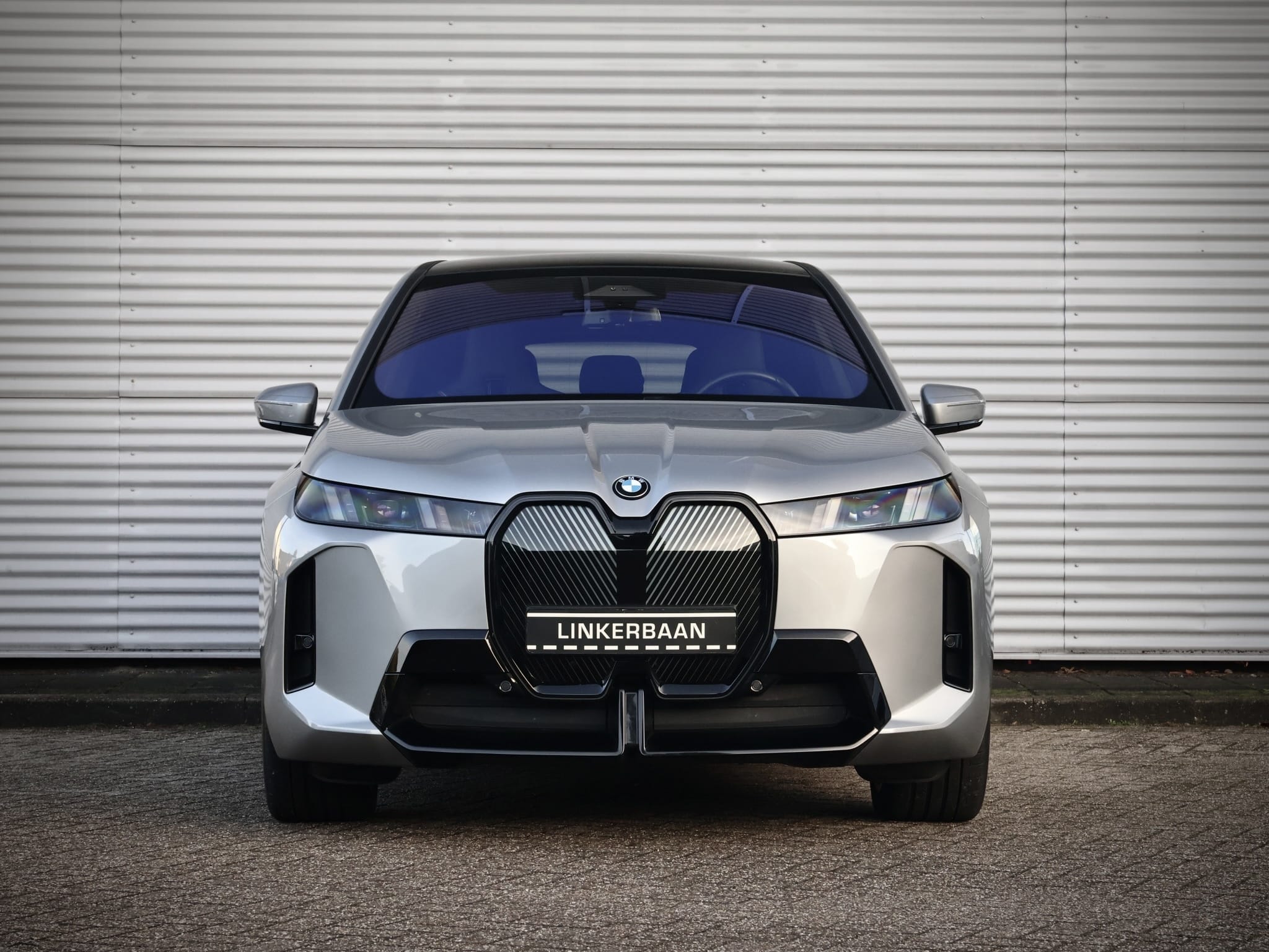 BMW iX — foto 11