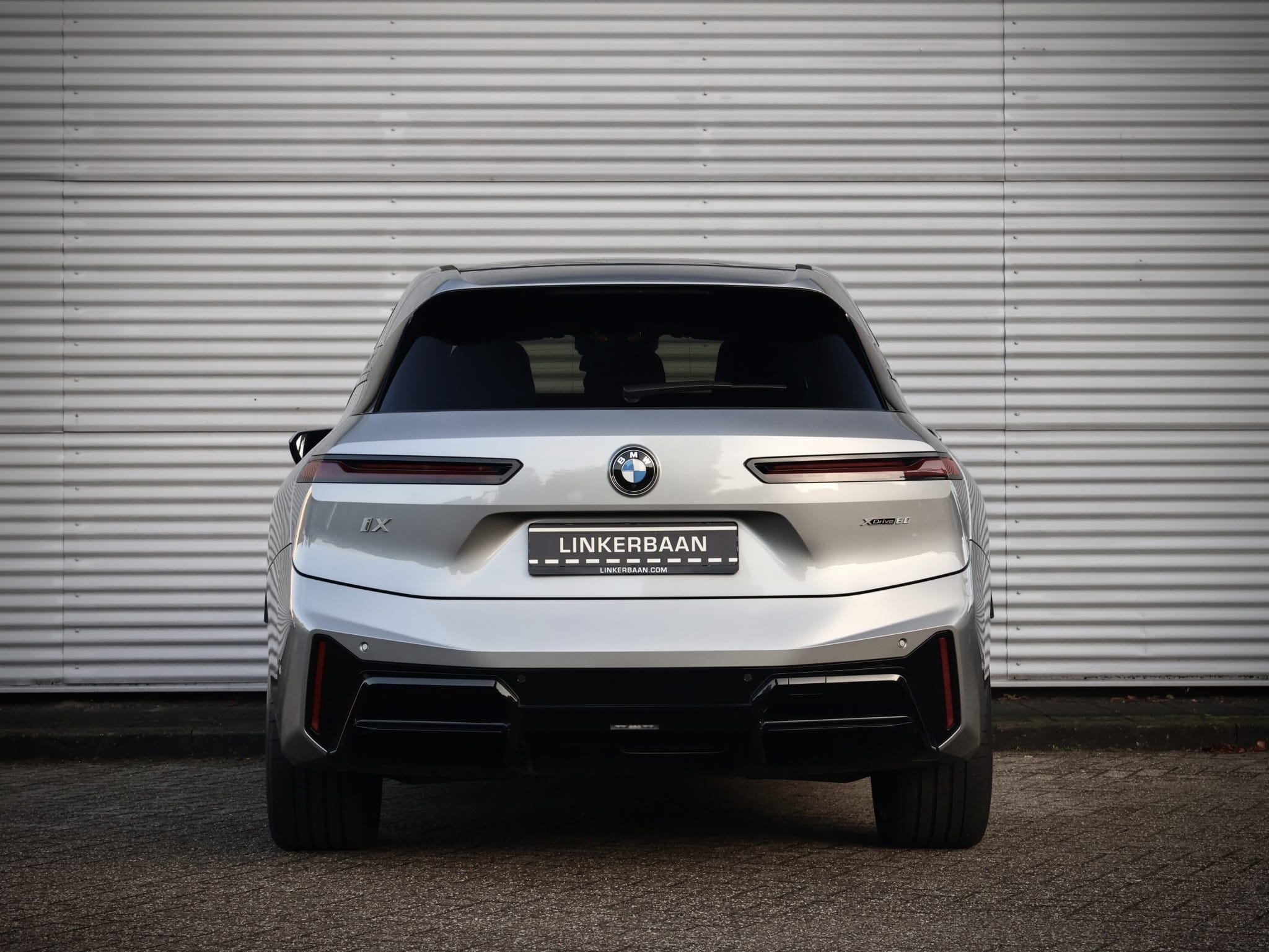 BMW iX — foto 12