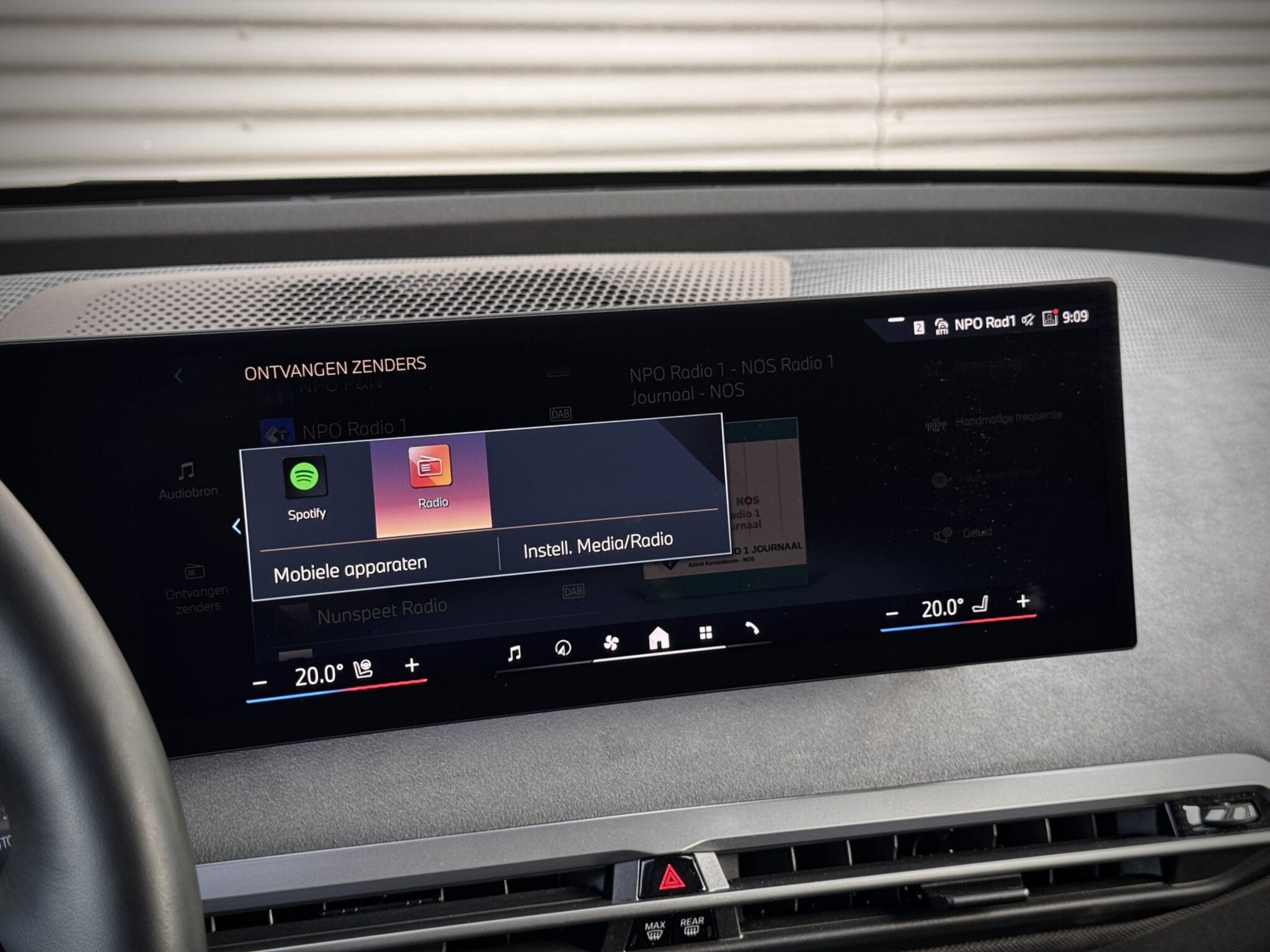 BMW iX — foto 22
