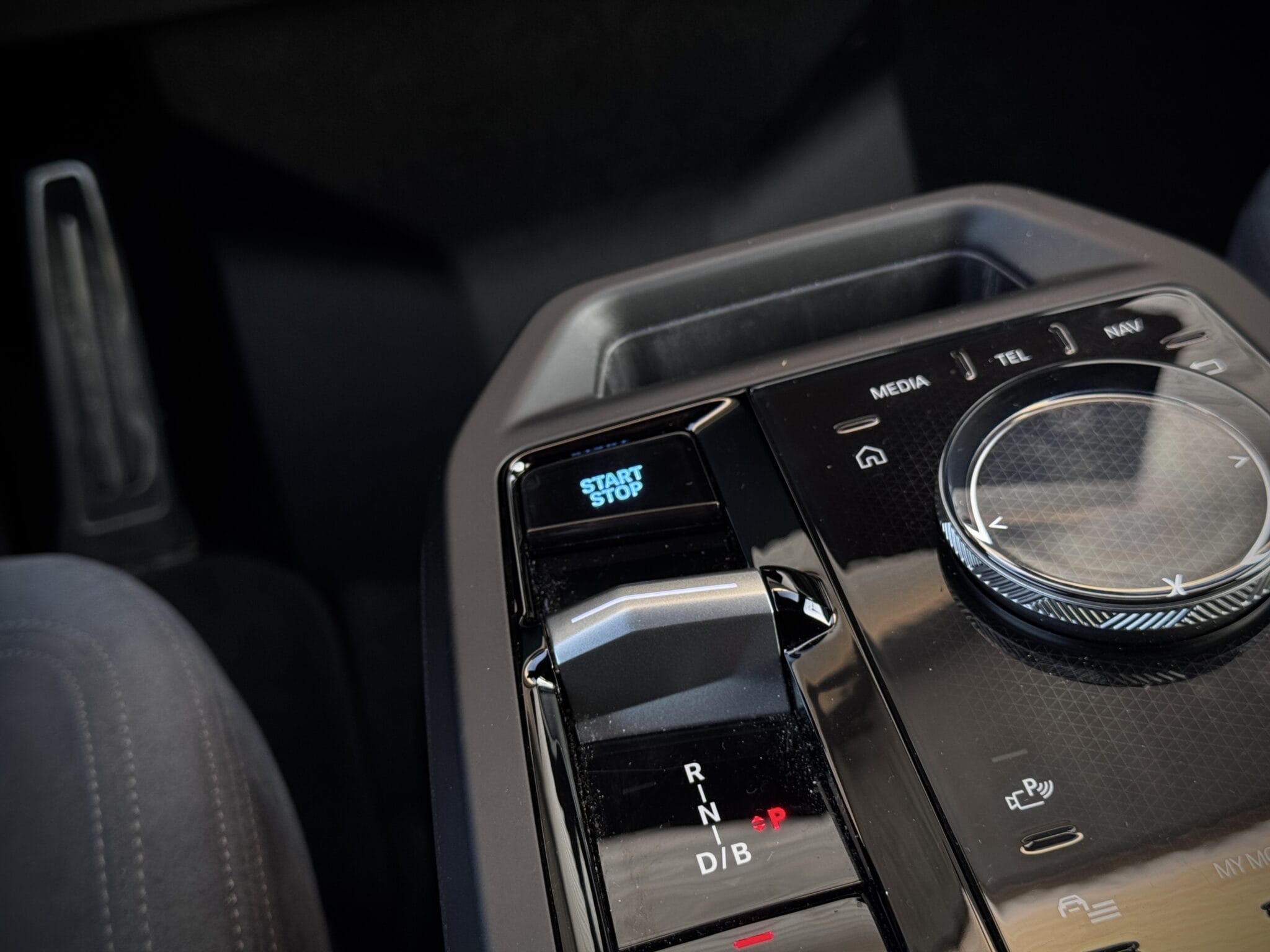 BMW iX — foto 31