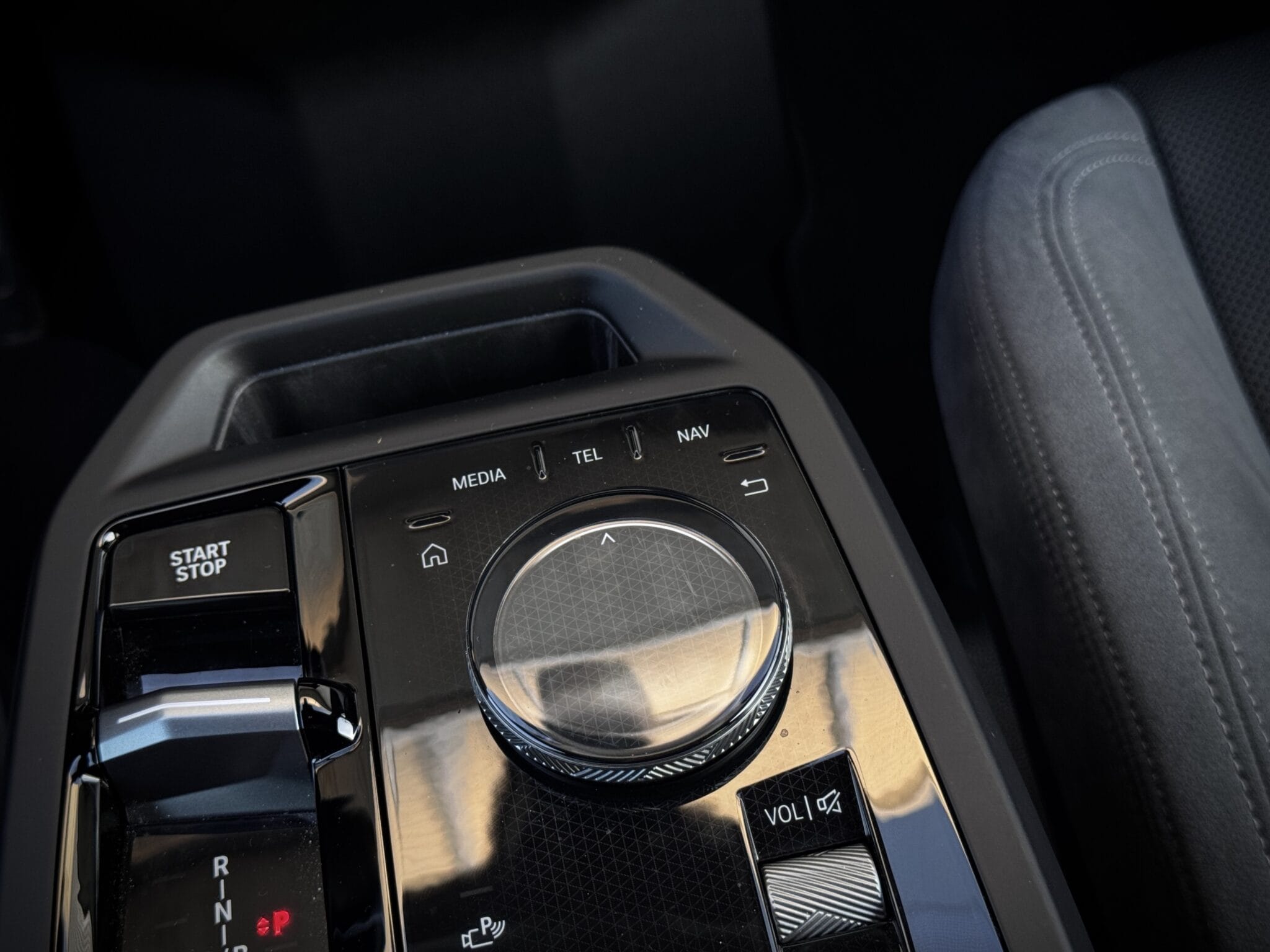 BMW iX — foto 32