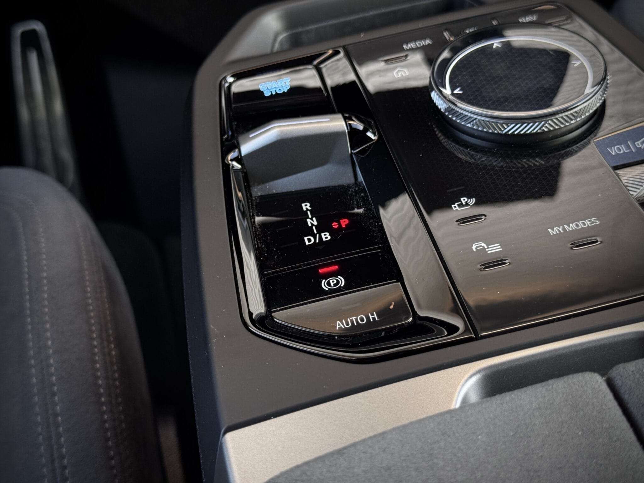 BMW iX — foto 33