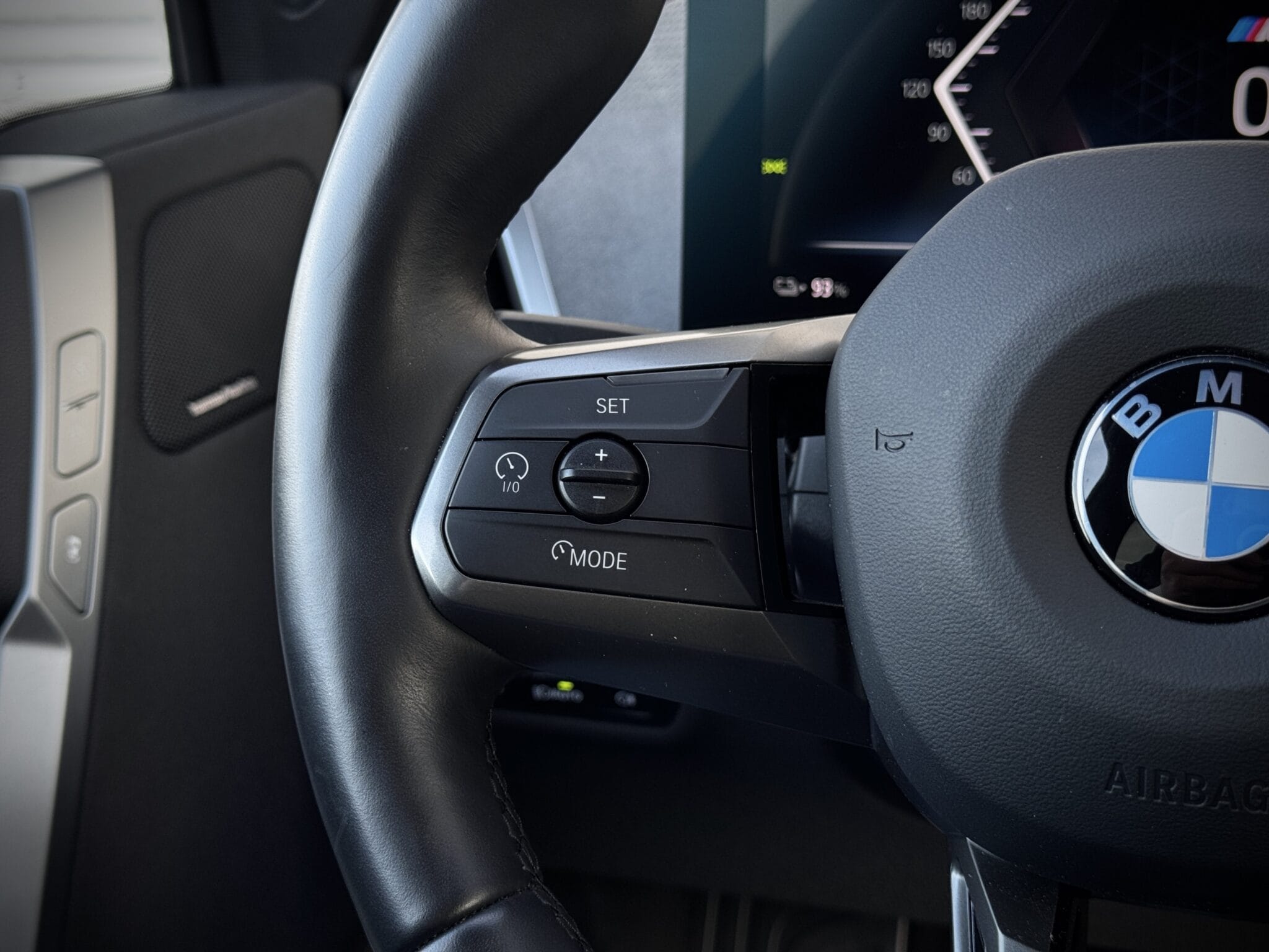 BMW iX — foto 38