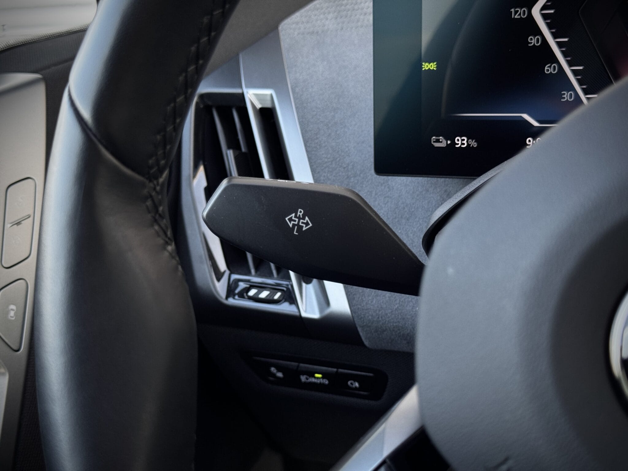 BMW iX — foto 40